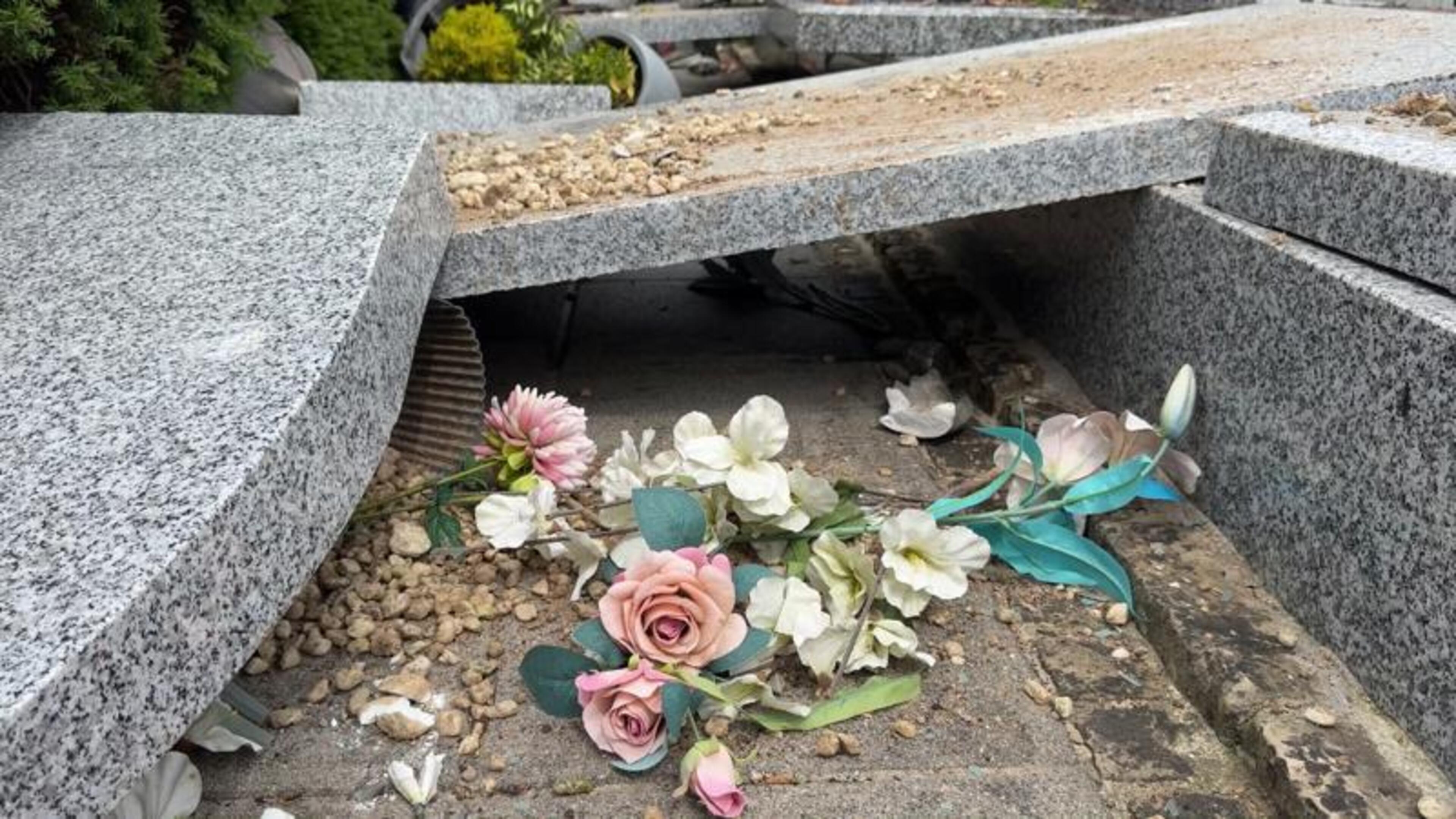 Bagger rollt über Gilsdorfer Friedhof und zerstört Grabplatt