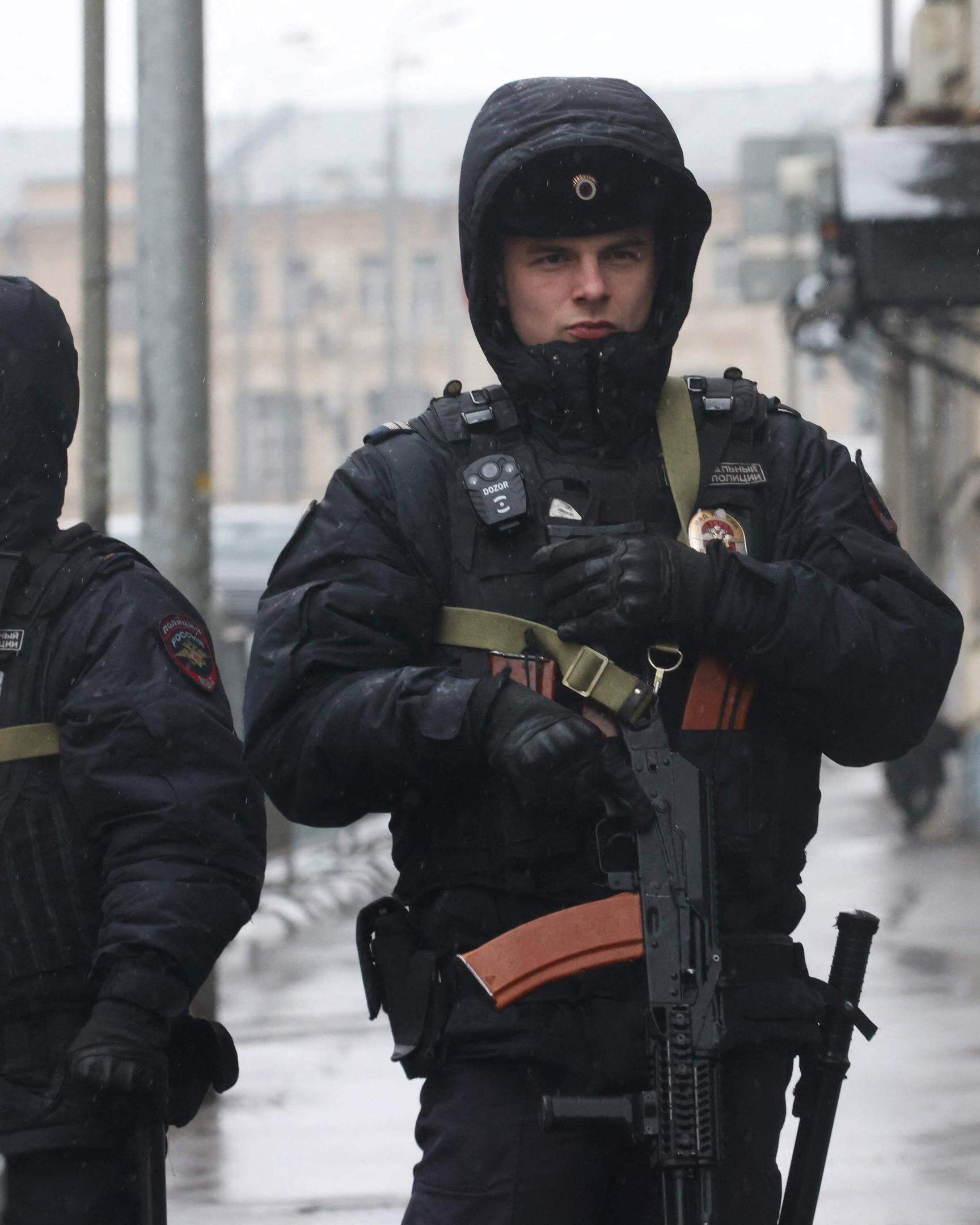Russische Sicherheitskräfte haben nach dem Anschlag nahe Moskau vor allem tadschikische Gastarbeiter im Visier. 