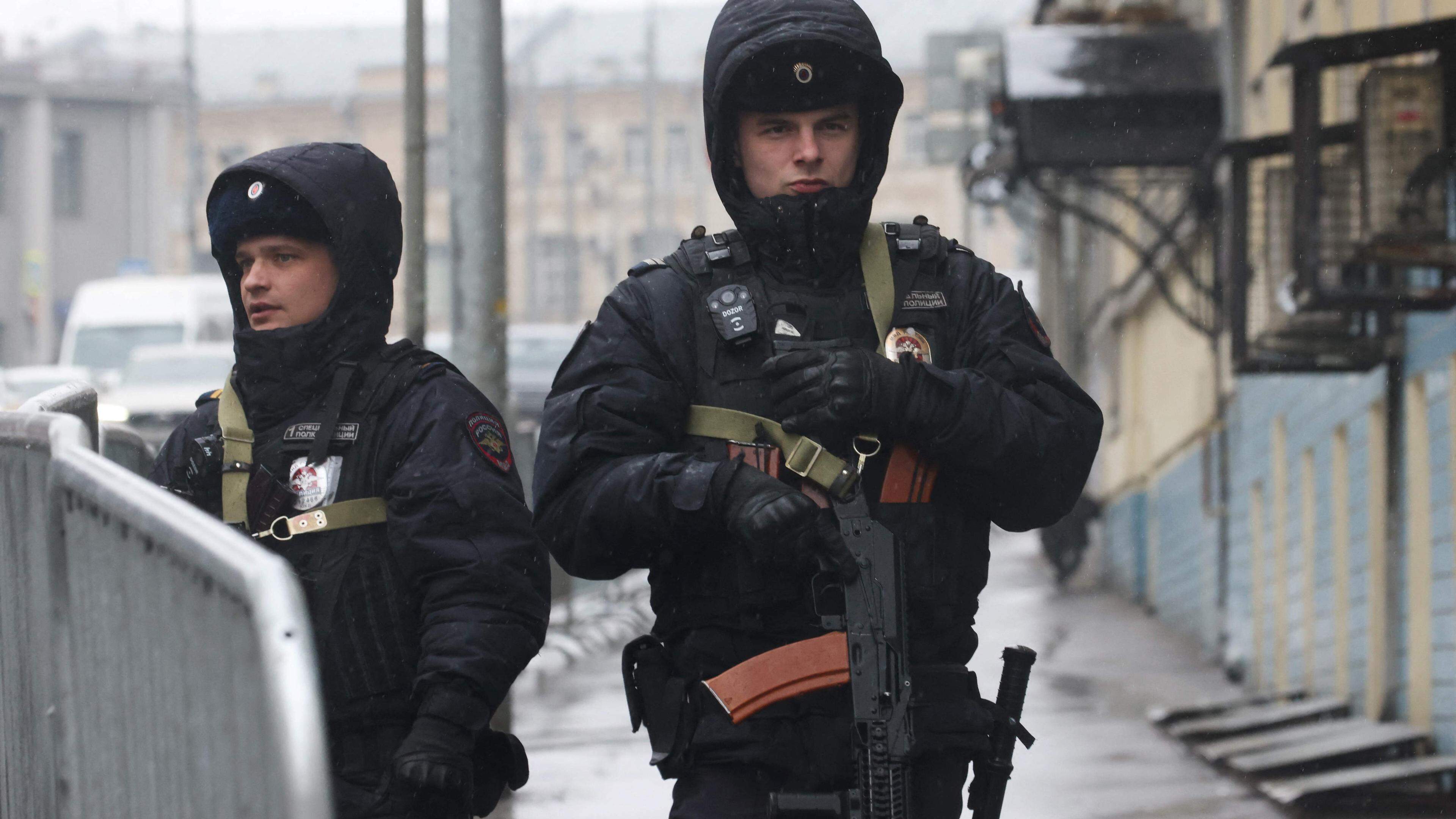 Russische Sicherheitskräfte haben nach dem Anschlag nahe Moskau vor allem tadschikische Gastarbeiter im Visier. 