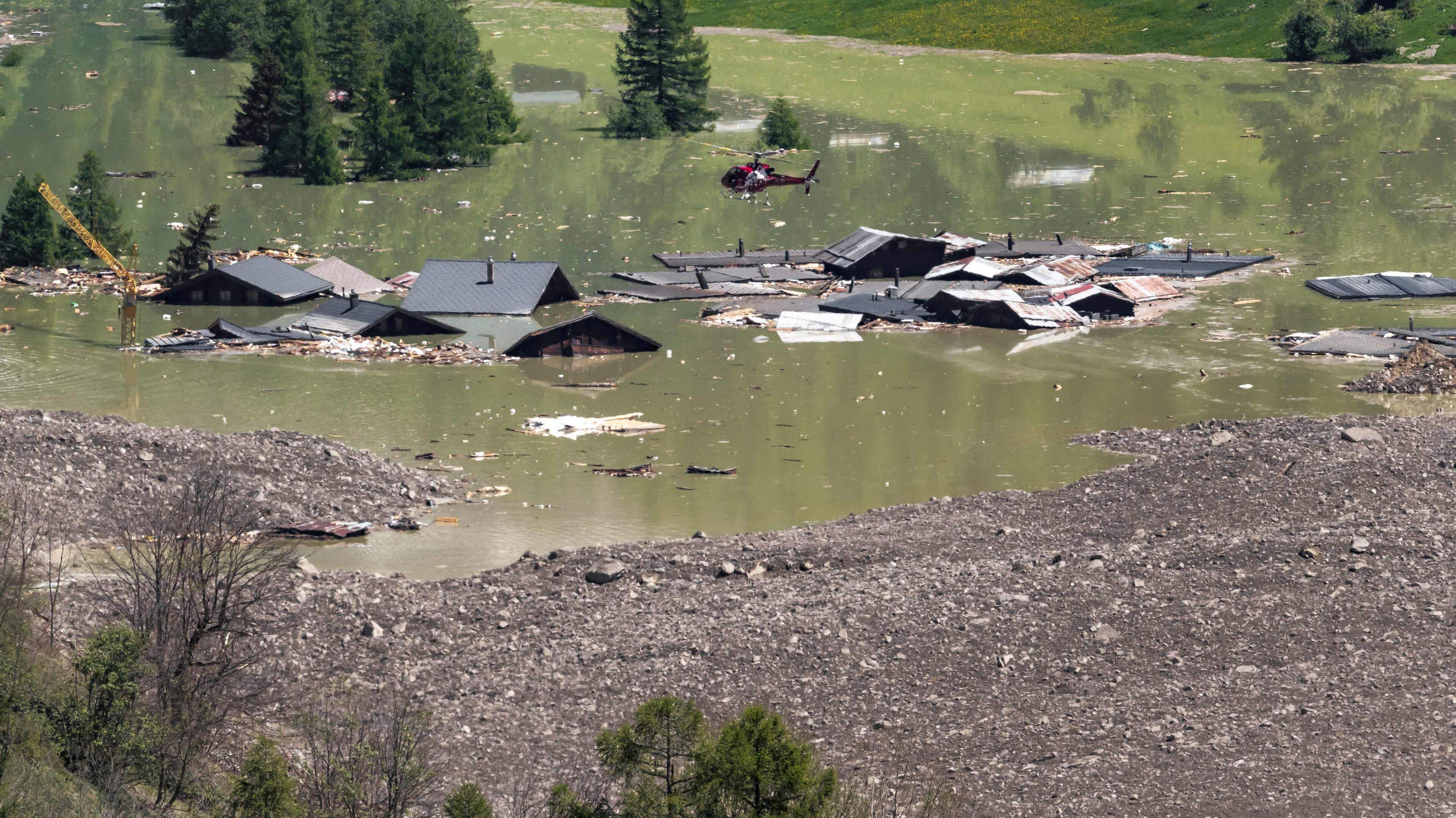 Pictures of the day: Glacier crashes buried an entire village