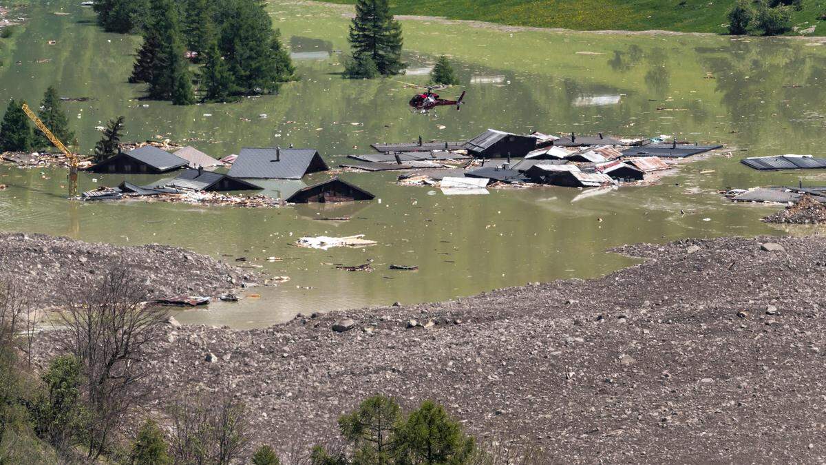Bilder-des-Tages-Gletscherabsturz-begr-bt-ein-ganzes-Dorf