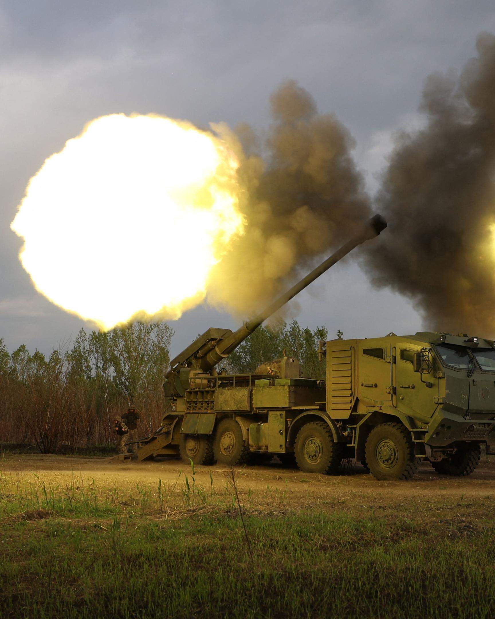 Die Waffenlieferungen für die Ukraine aus den USA könnten eine kriegsentscheidende Wende bedeuten. Doch andere sind spektisch. 