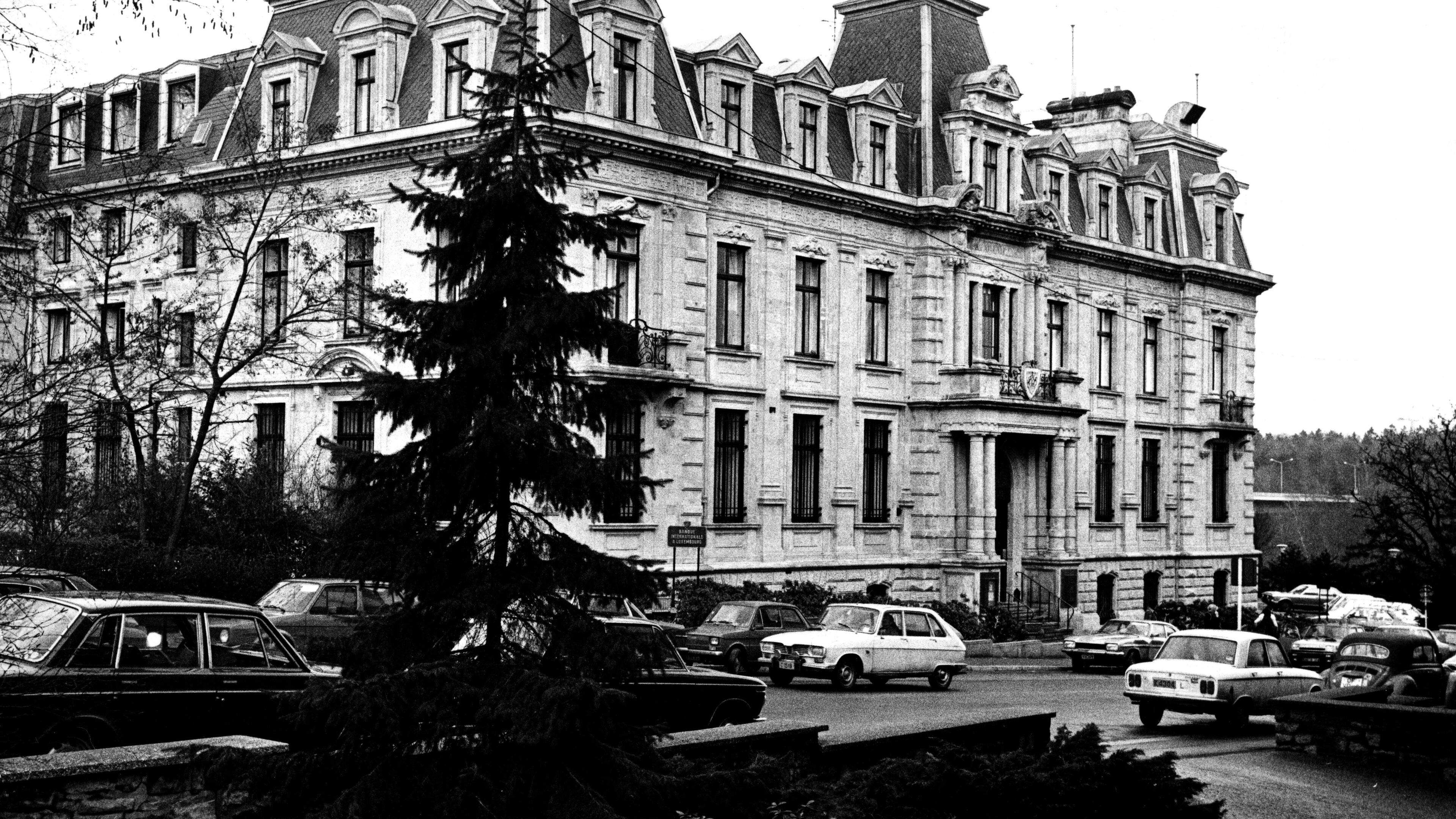 Dès les années 1930, la Banque Internationale à Luxembourg a profité de la législation sur les holdings. Plus tard, elle a été un acteur important dans le secteur des fonds. 