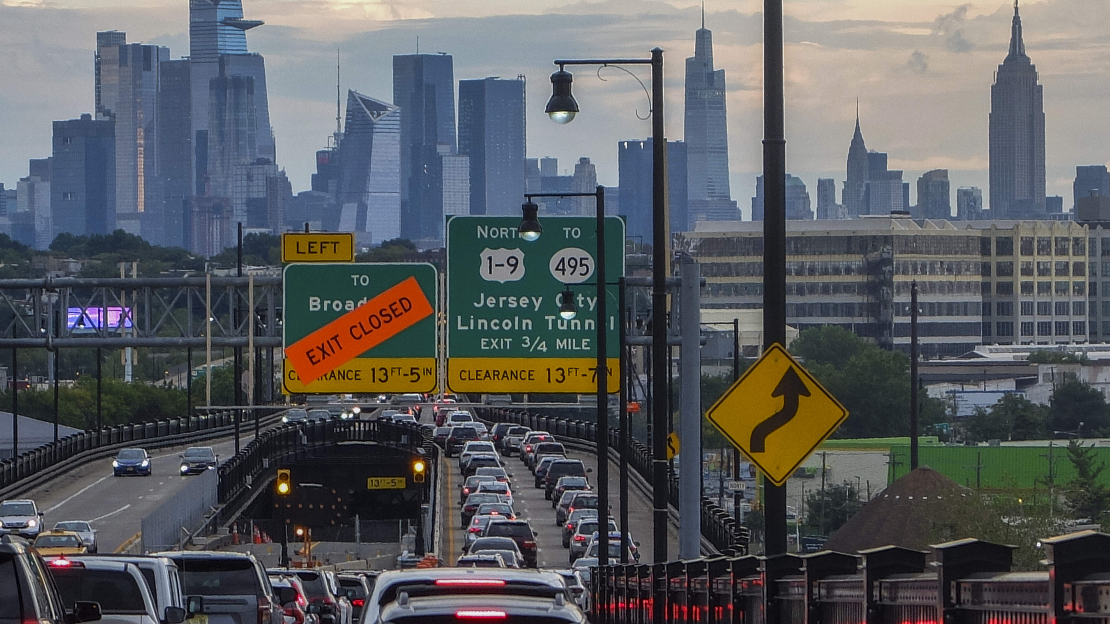 Trump-Kritiker: Scheitert New Yorks Bürgermeister an seinem Wahlversprechen?