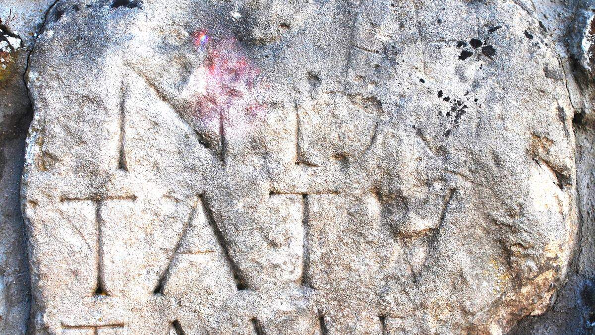 Das-Steinmal-in-B-rmeringen-ein-Denkmal-mit-gallo-r-mischen-Artefakten