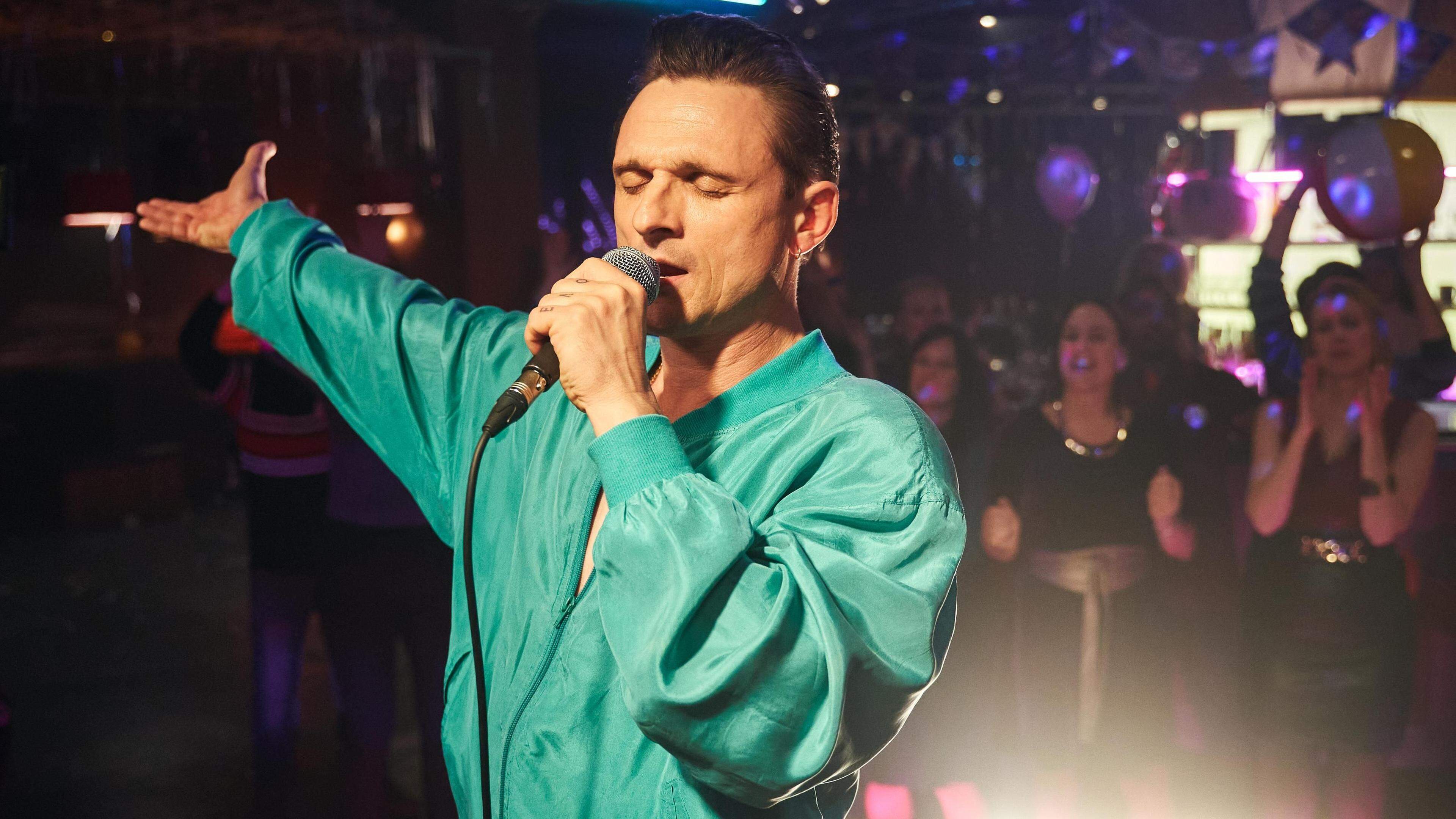 Florian Lukas shines in « Messiah Superstar »: a mockmentary about fame, crash and comeback