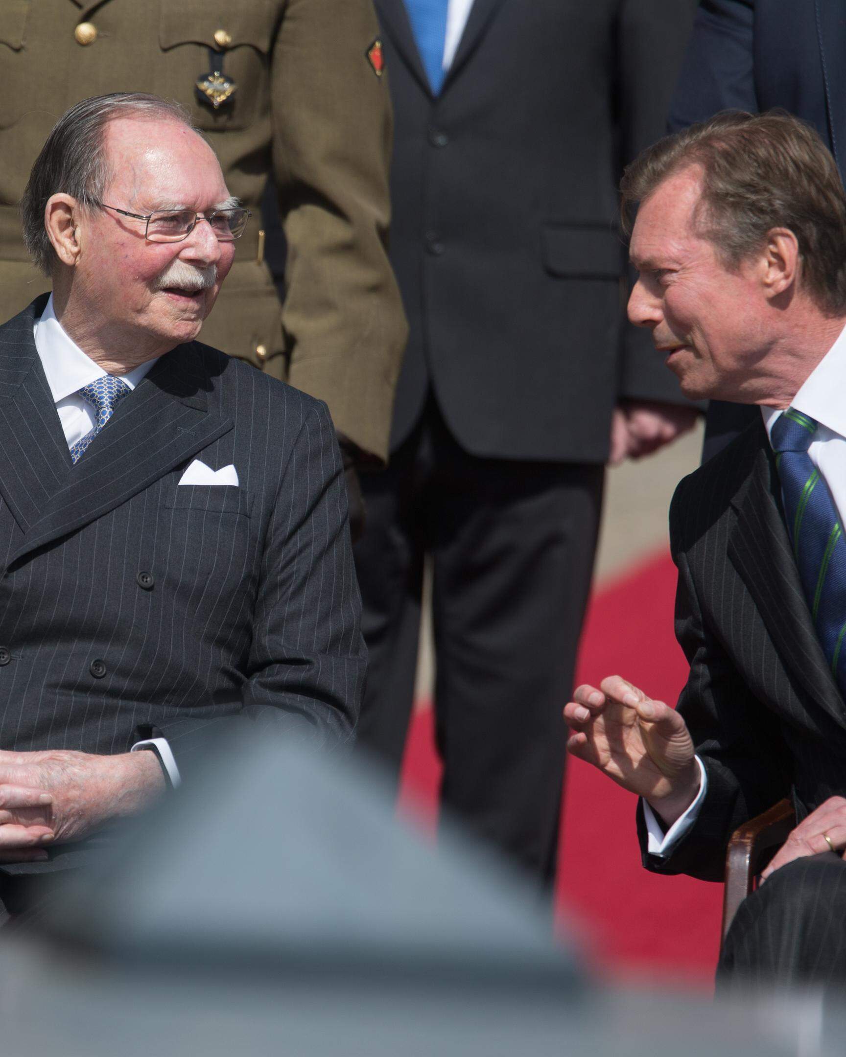 Großherzog Jean und sein Sohn Großherzog Henri am 14. April 2015 bei der Gedenkfeier zum 70. Jahrestag der Rückkehr von Großherzogin Charlotte aus dem Exil in Luxemburg.