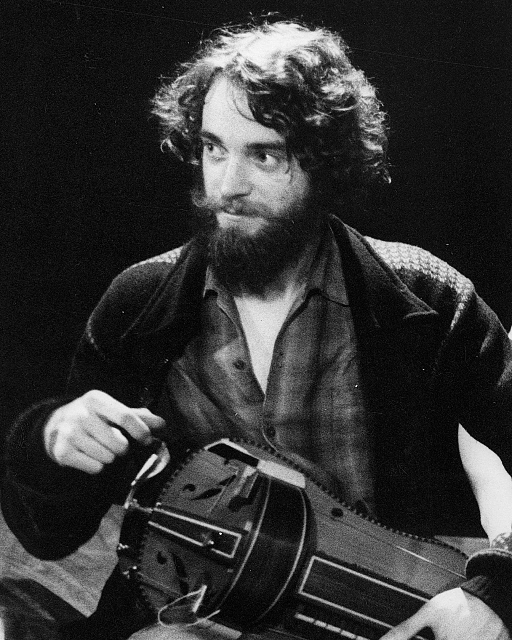 Langes Haar und Bart: Guy Schons im Jahr 1979 als Sänger und Gitarrist der Dullemajik.