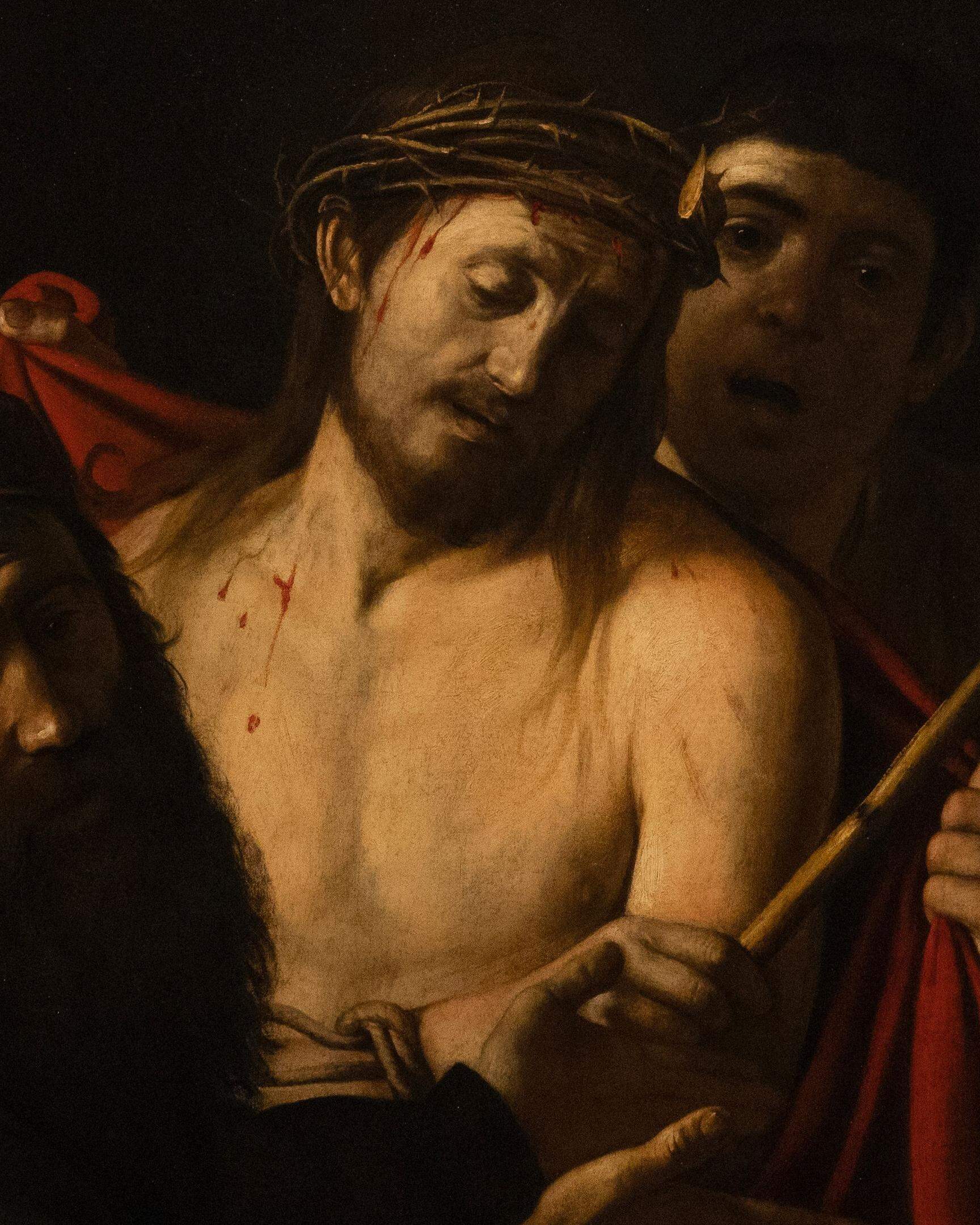 Das dunkle Gemälde mit dem Titel „Ecce Homo“, das einen blutüberströmten Jesus mit Dornenkrone kurz vor seiner Kreuzigung zeigt, ist eines von nur etwa 60 bekannten Werken des  italienischen Meisters Caravaggio.