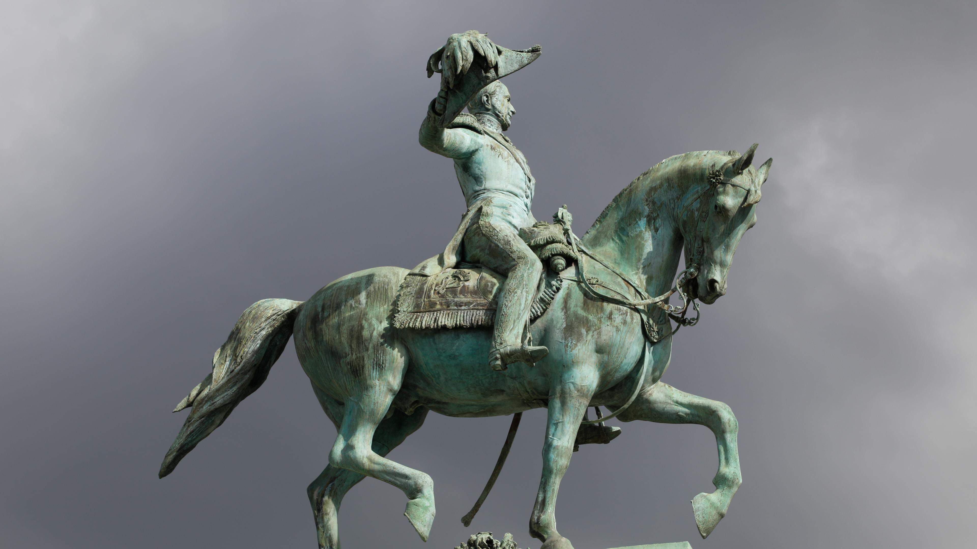 Das einzige Reiterstandbild in Luxemburg: König-Großherzog Wilhelm II. hoch zu Ross.