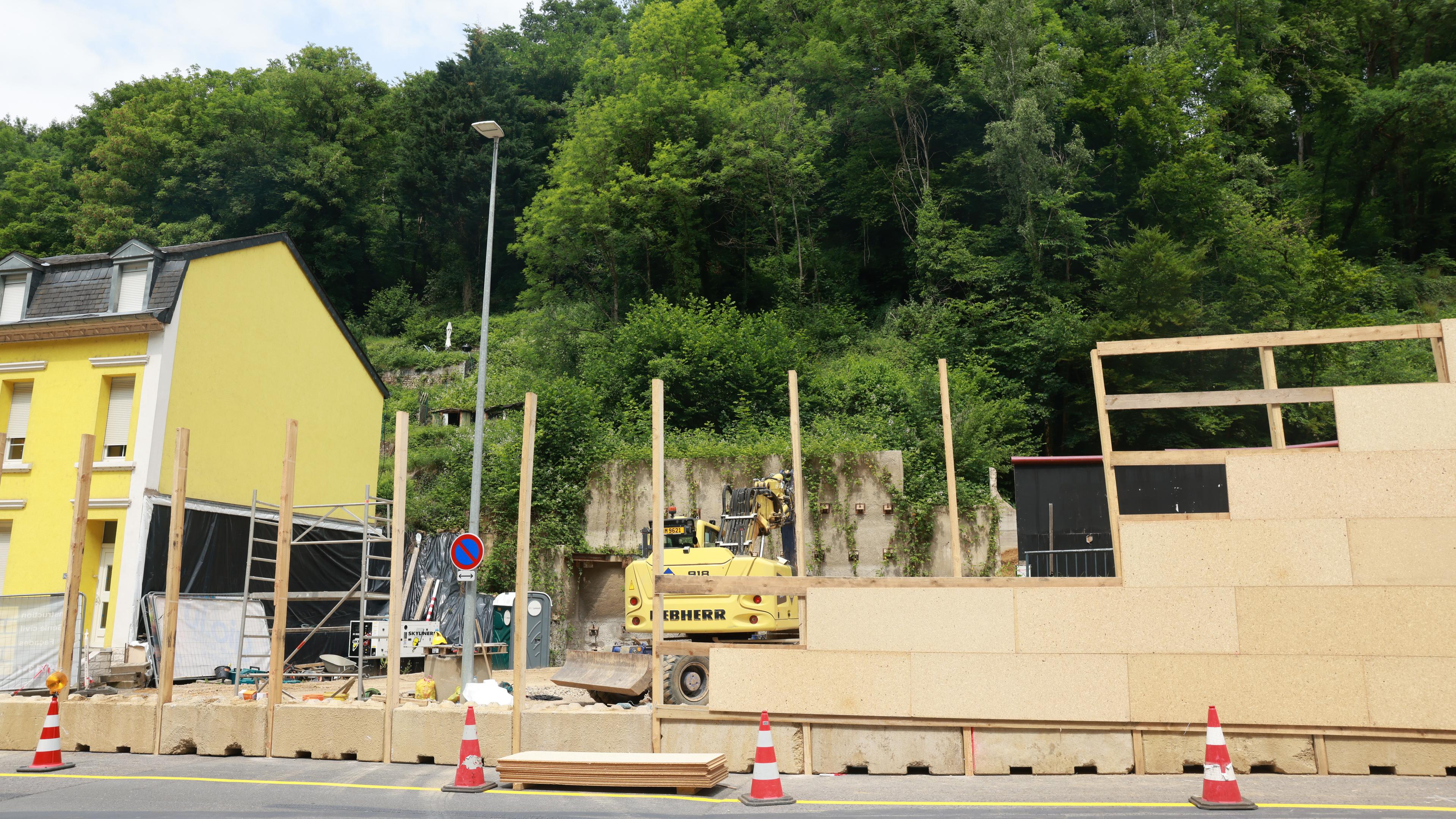 The first signs of the new bridge can be seen in Neudorf