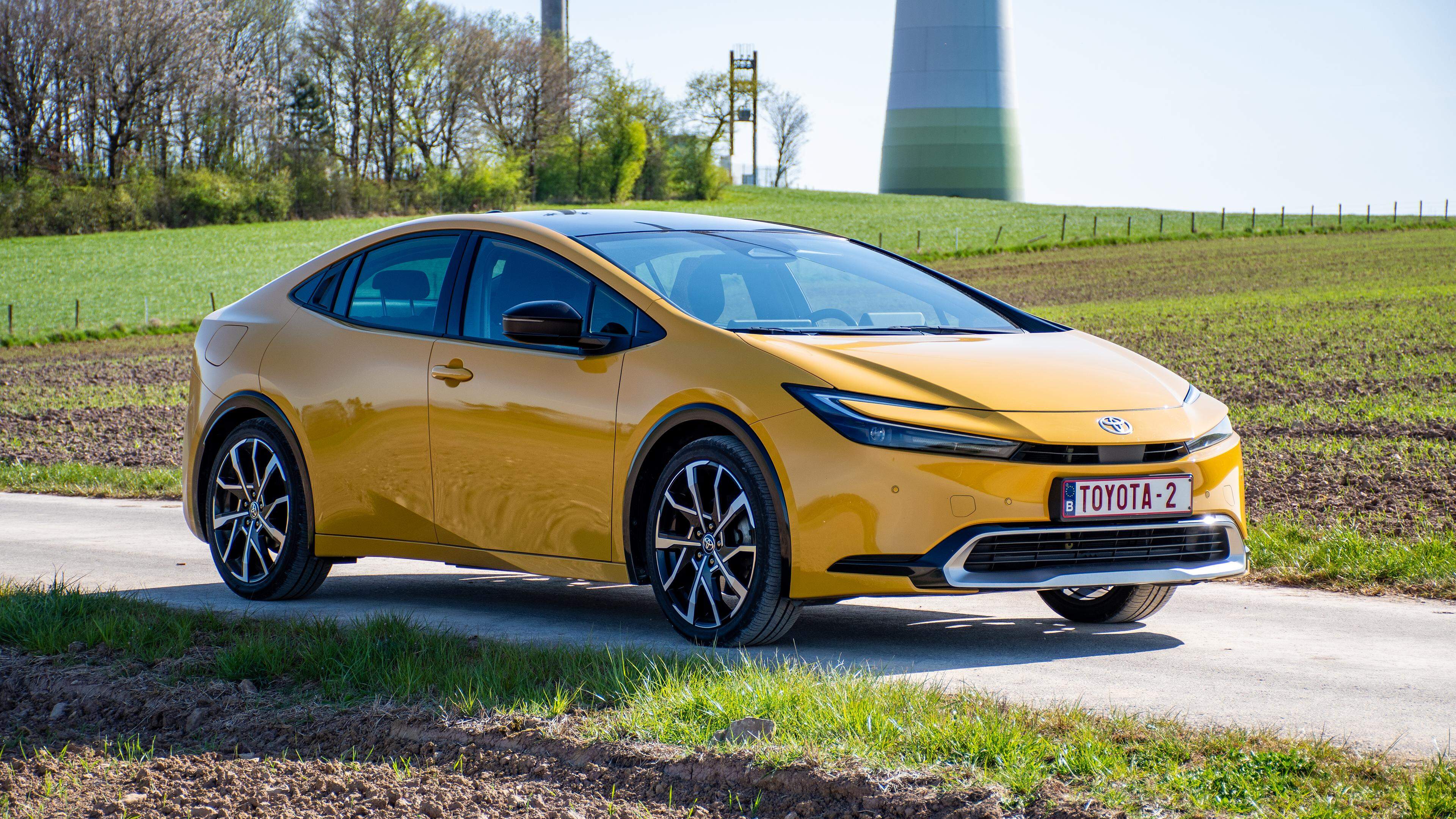The hybrid advance comes back in a sporty look
