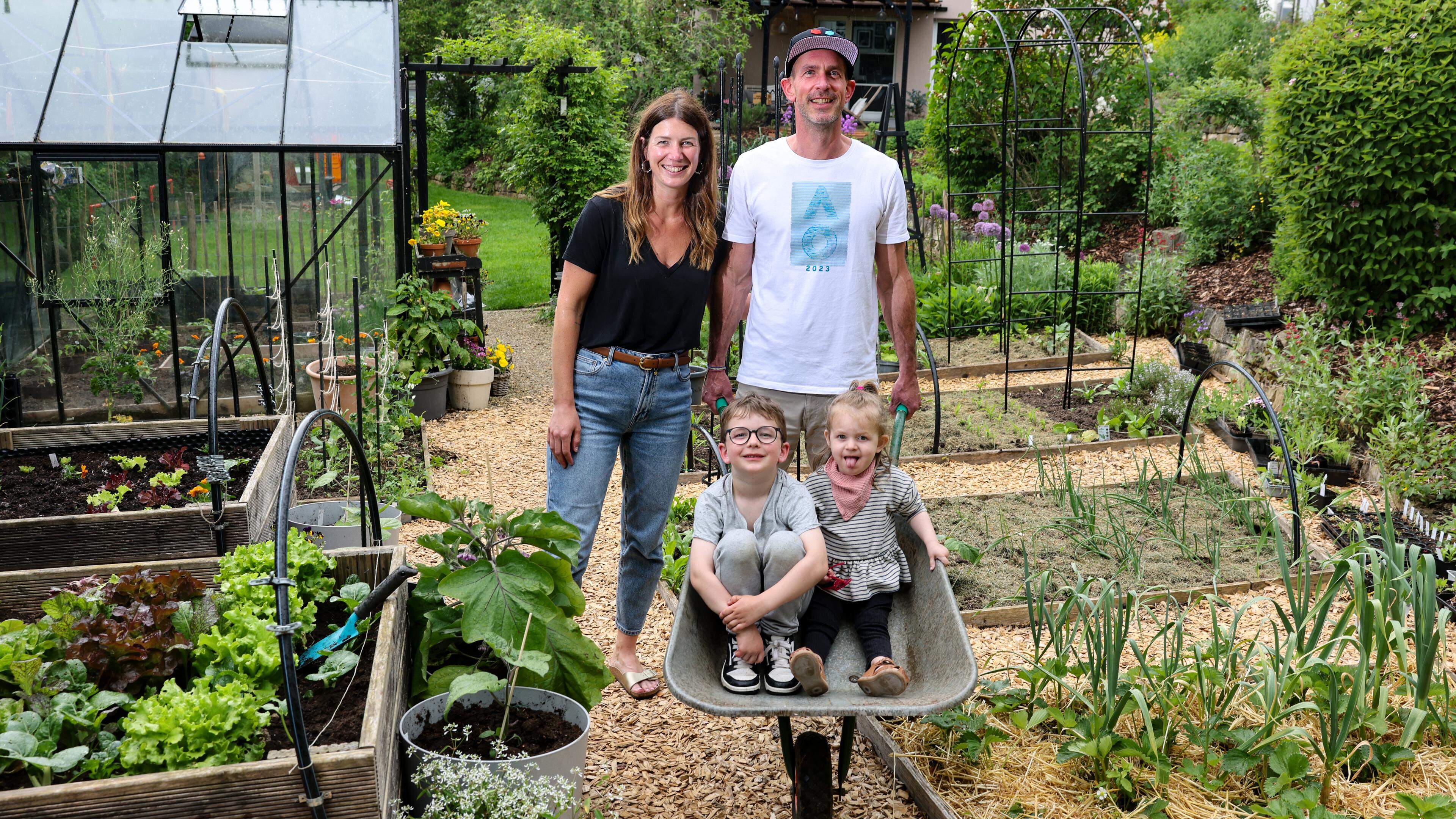 Die Garteninfluencer Joy Horsmans und Milli Majerus stellen mit ihren beiden Kindern ihr Gartenreich in Bissen vor.