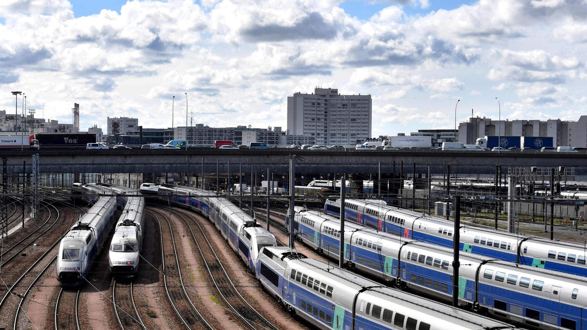 French train. SNCF France поезд. Железнодорожный транспорт Франции. Французская ЖД. France железная дорога.