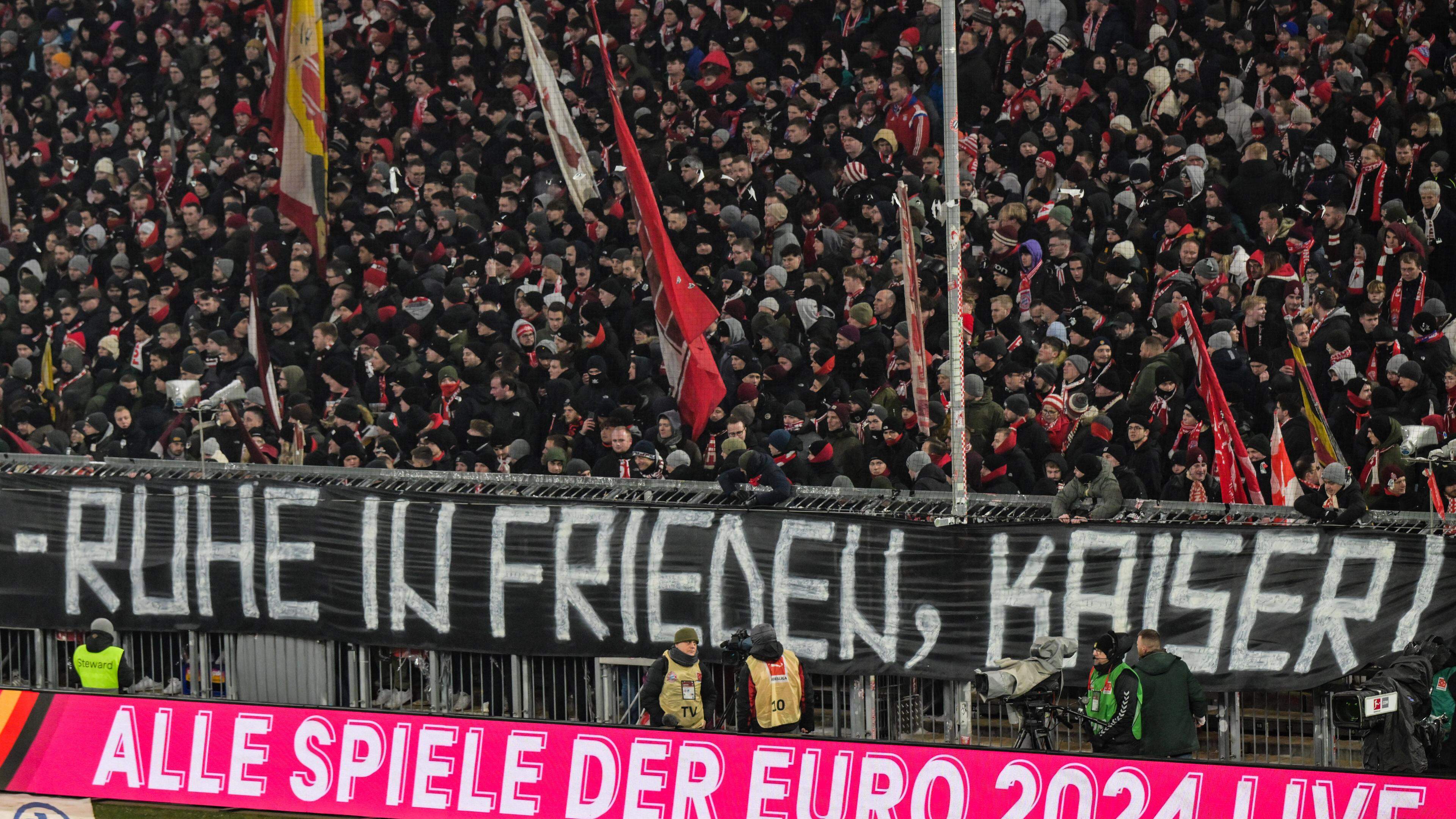 „Danke Franz“: Bayern-Sieg für den Fußball-„Kaiser“