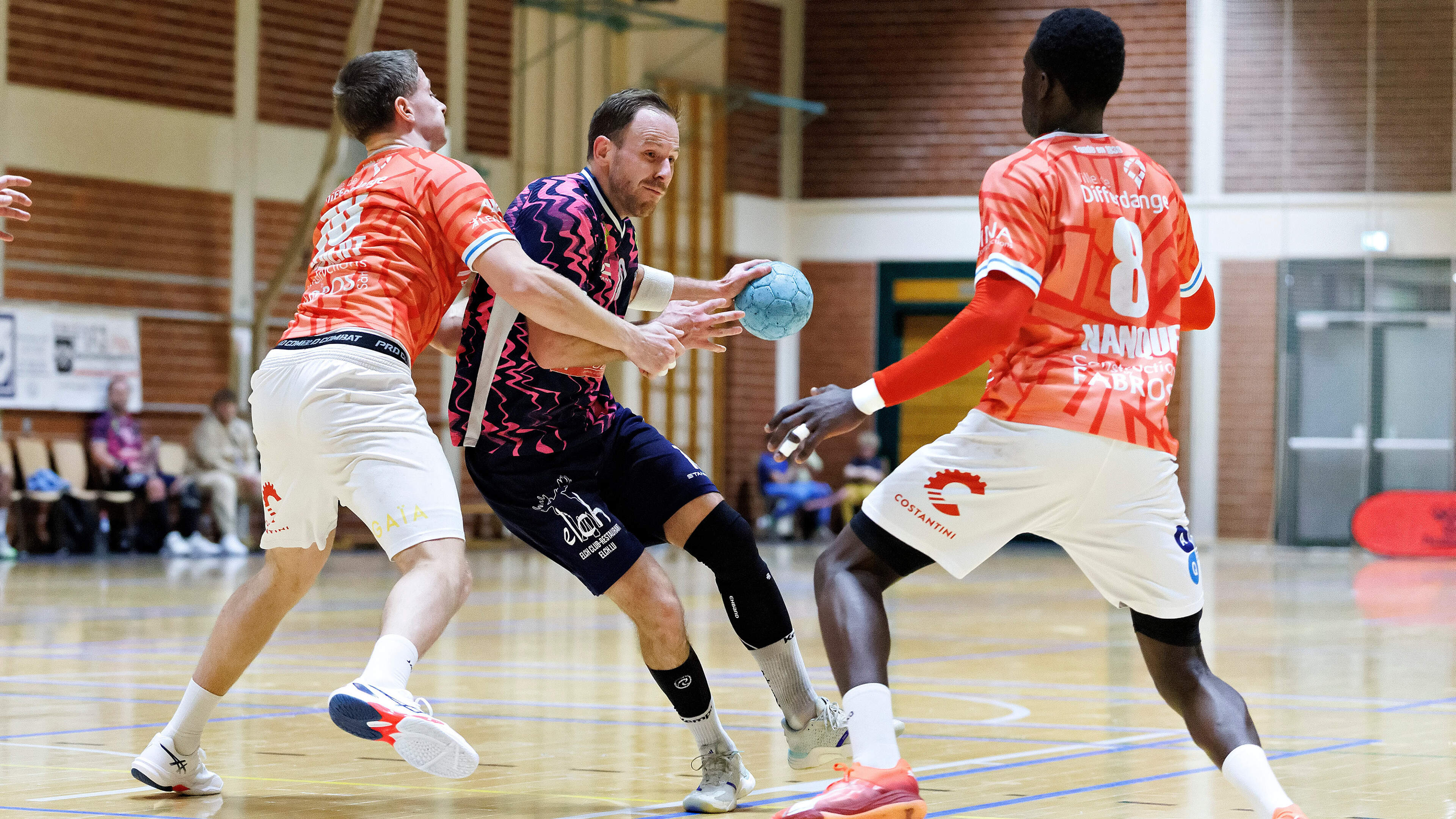 Ein Gymnasiallehrer bringt Rümelingens Handballern das Siegen bei