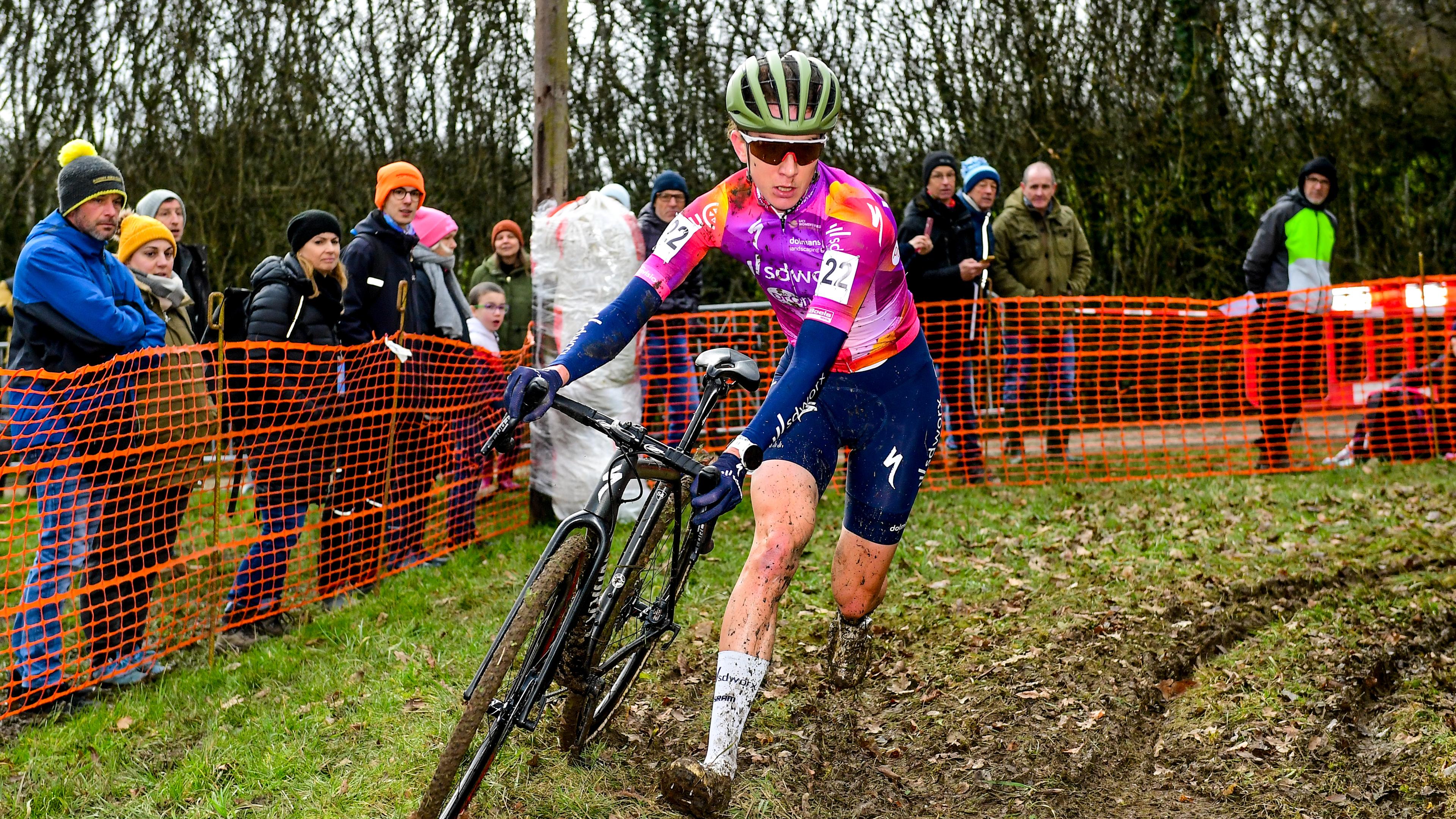 Viele Zuschauer Fiebern Beim Cyclocross In Petingen An Der Strecke Mit   Cyclocross Petingen 2024 30750595 