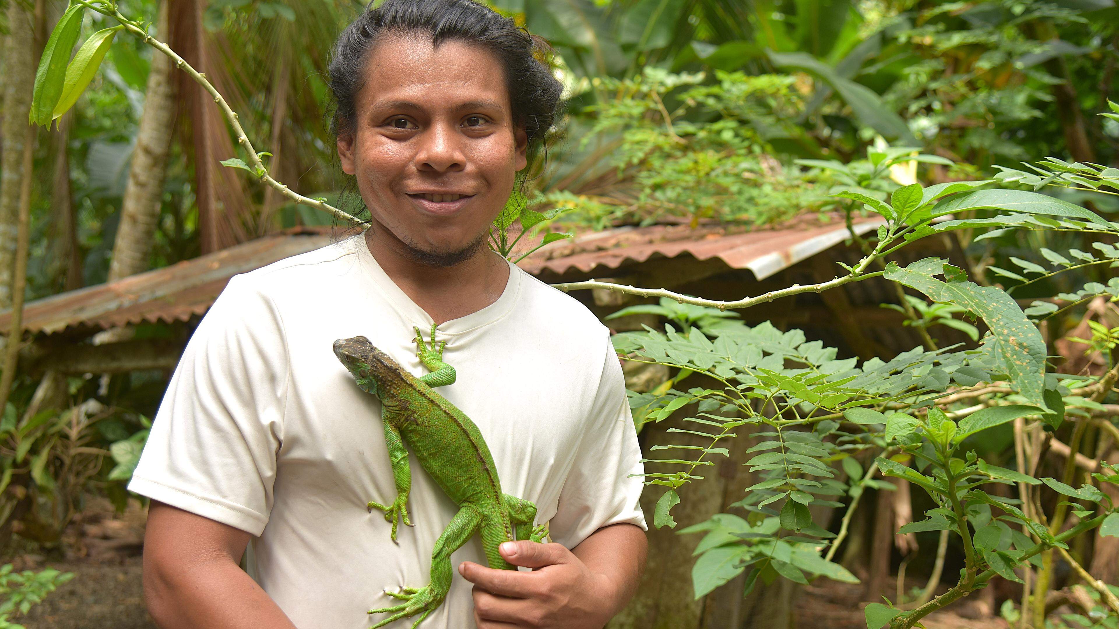 Discover with the indigenous people of the Bribri Costa Rica