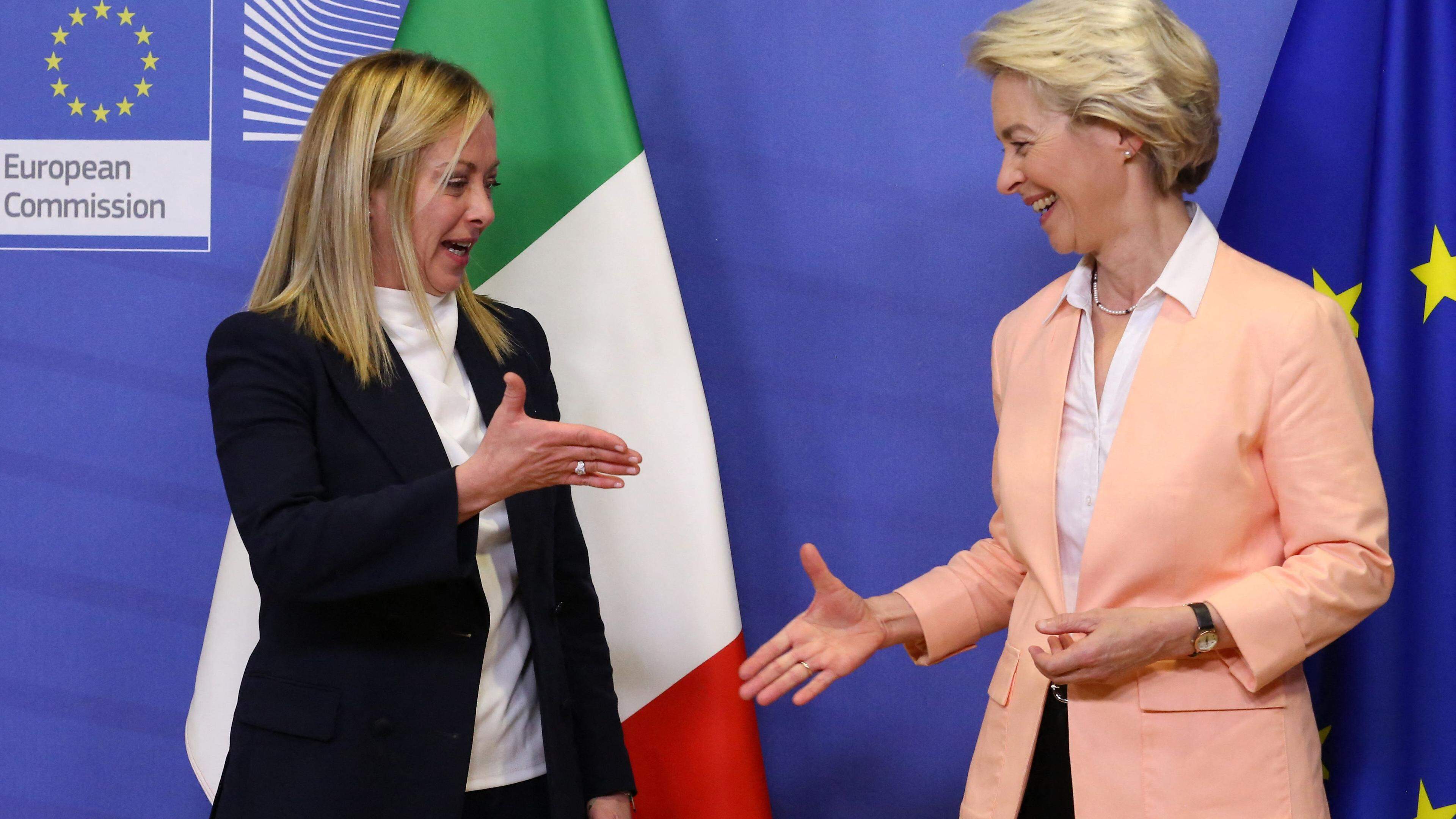 Newly appointed Italian Prime Minister Giorgia Meloni (L) shakes hands with President of the European Commission Ursula von der Leyen during a meeting at the European Commission headquarter in Brussels, on November 3, 2022. - Italy's far-right Prime Minister Giorgia Meloni started a series of meetings with EU chiefs in Brussels on November 3, with her commitment to European unity in the spotlight. (Photo by Valeria Mongelli / AFP)