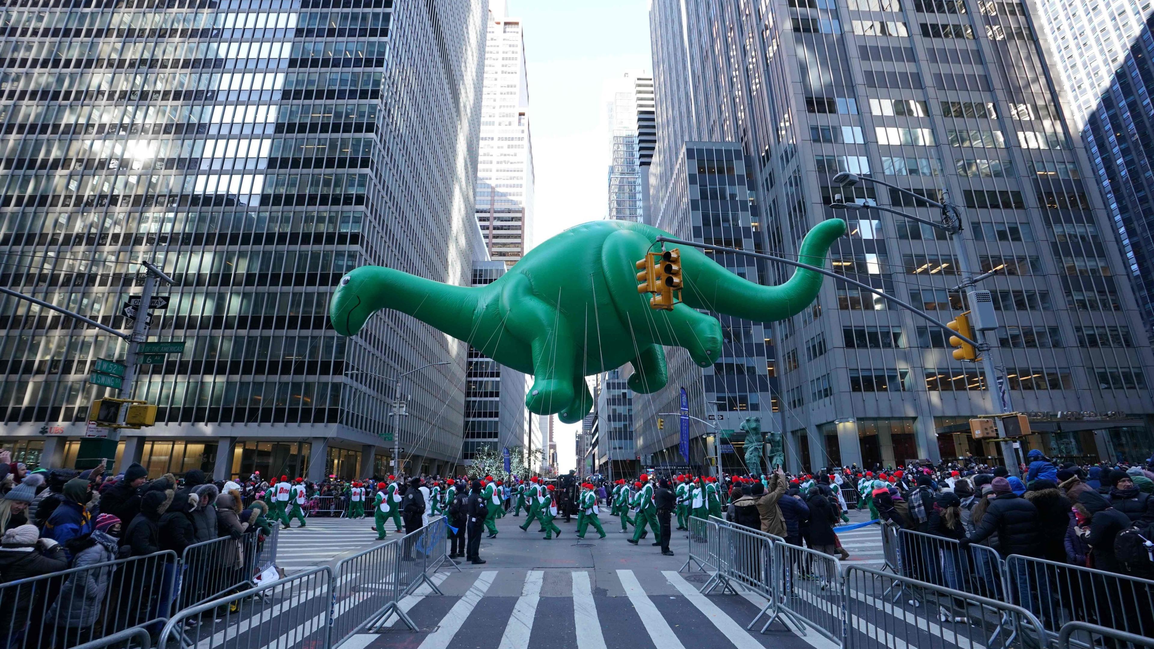 Zehntausende trotz Kälte bei Thanksgiving-Parade in New York Luxemburger Wort Bild