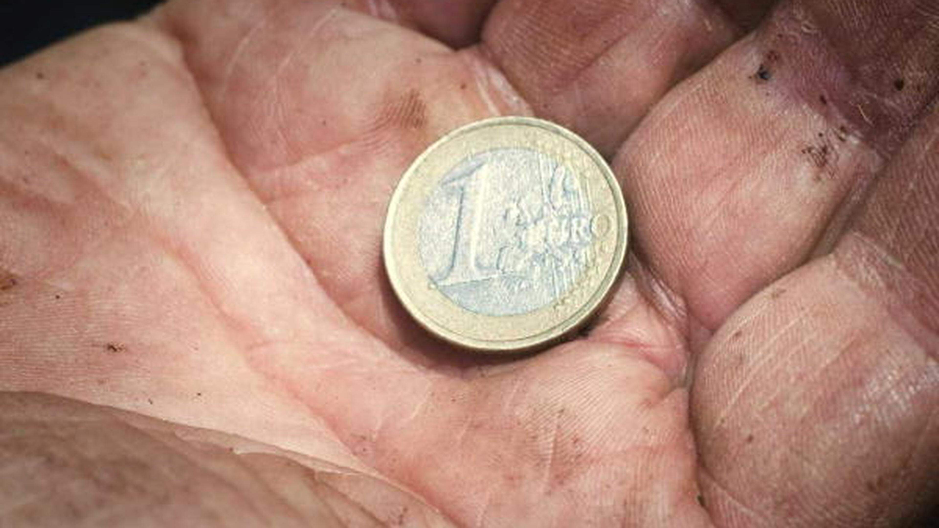 O salário mínimo não qualificado no Luxemburgo é inferior ao valor estabelecido para o limiar da pobreza.