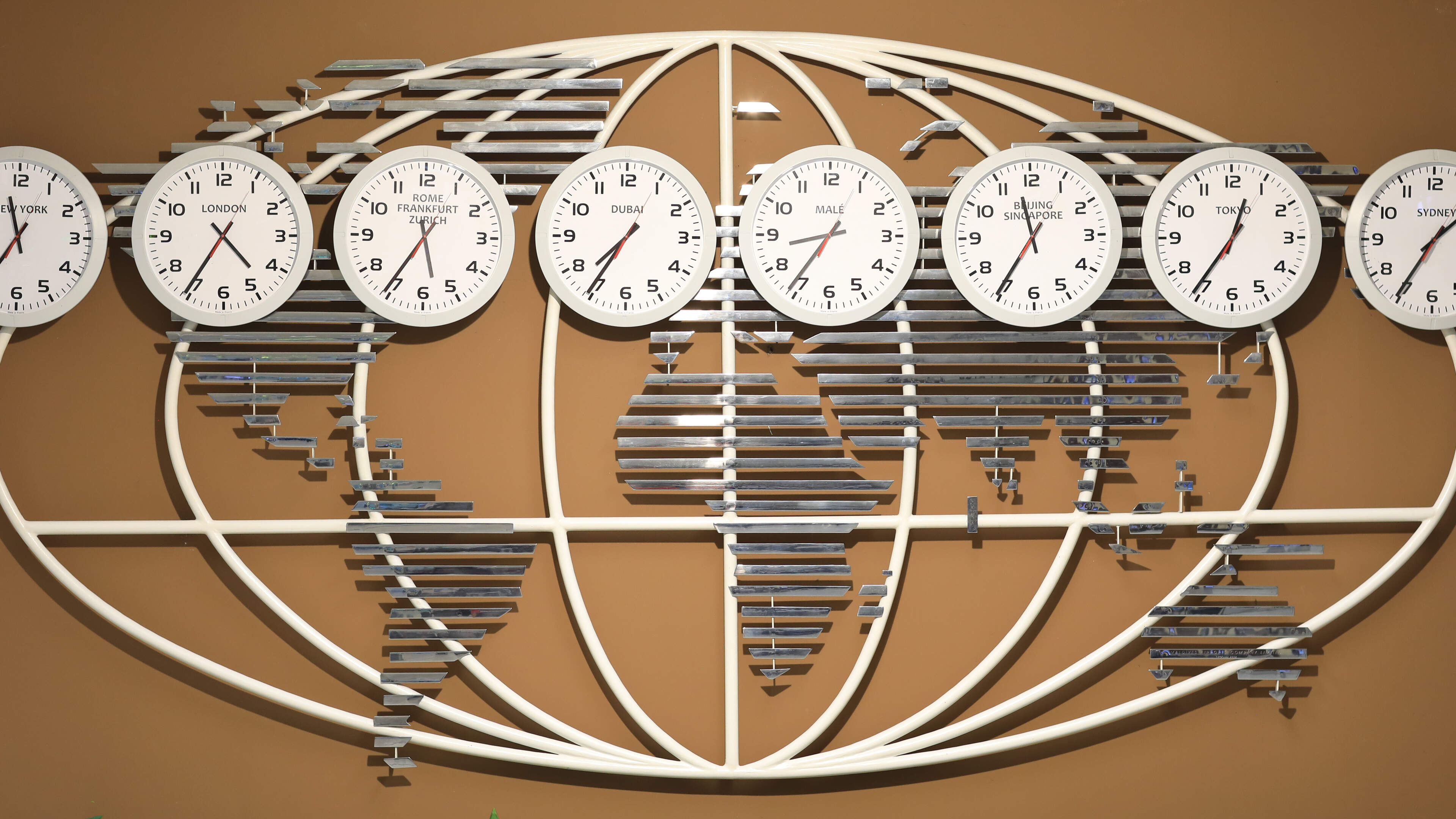 „What time is it where you are?“