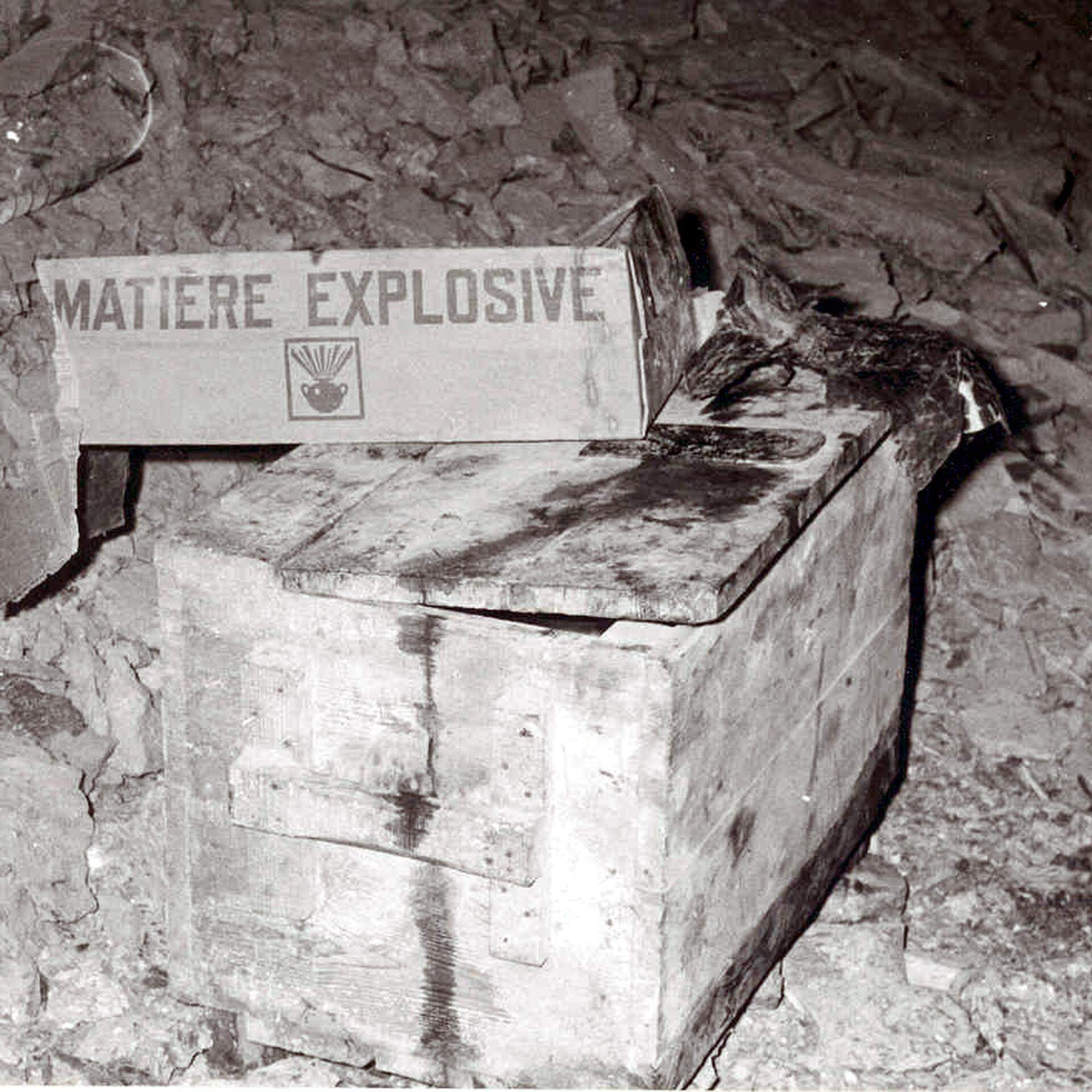 Der Sprengstoff wurde in der Gipsmine in einer unverschlossenen Kiste gelagert. Die Fotos stammen von einem zweiten Einbruch, der den Bommeleeërn zugerechnet wird, im Februar 1985.