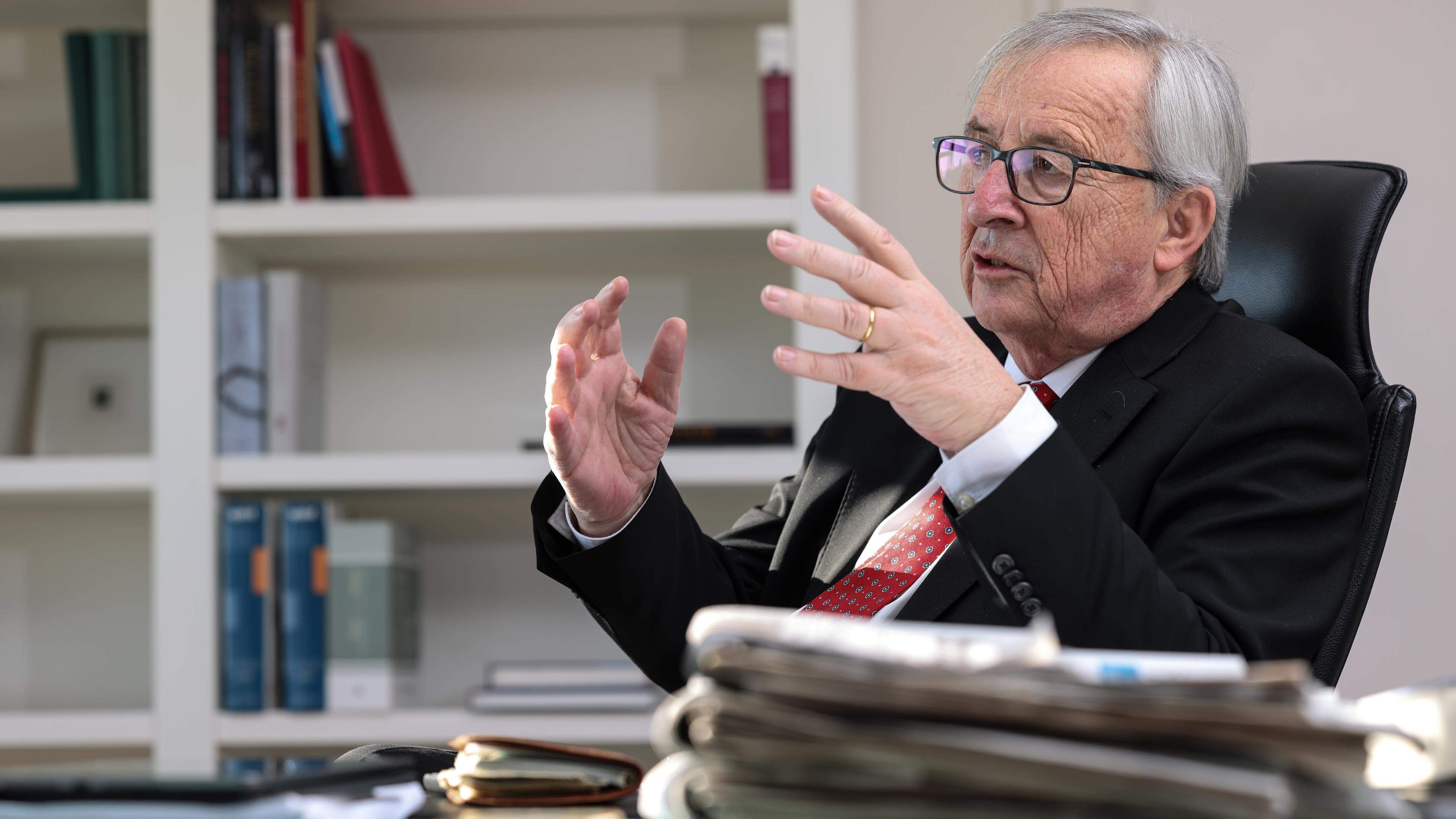 Jean-Claude Juncker: „Man darf den Menschen in der Ukraine, die bis zum Hals im Leid stecken, keine falschen Versprechungen machen.“