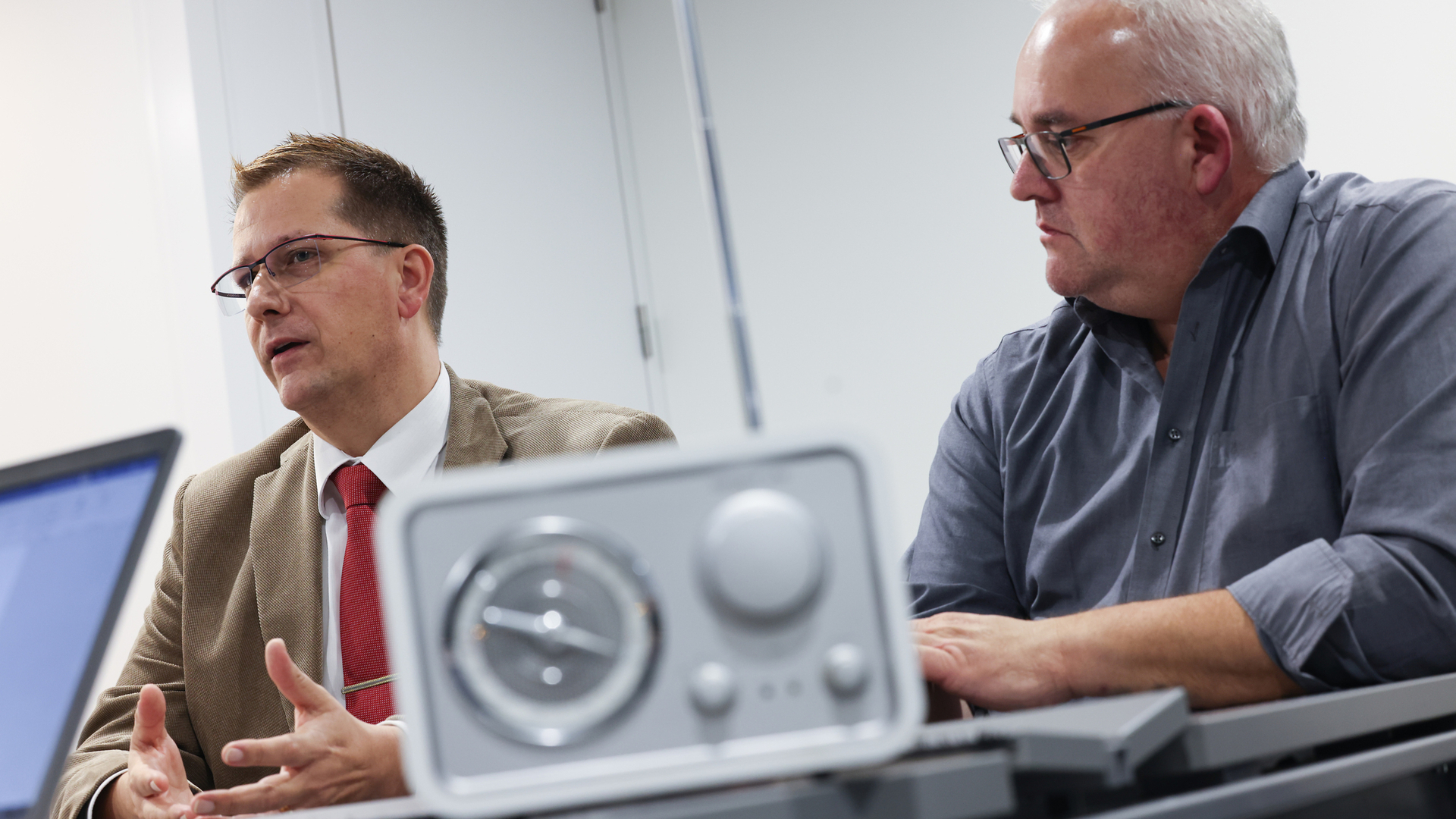 Warum sich die lokalen Radiosender im Stich gelassen fühlen ...