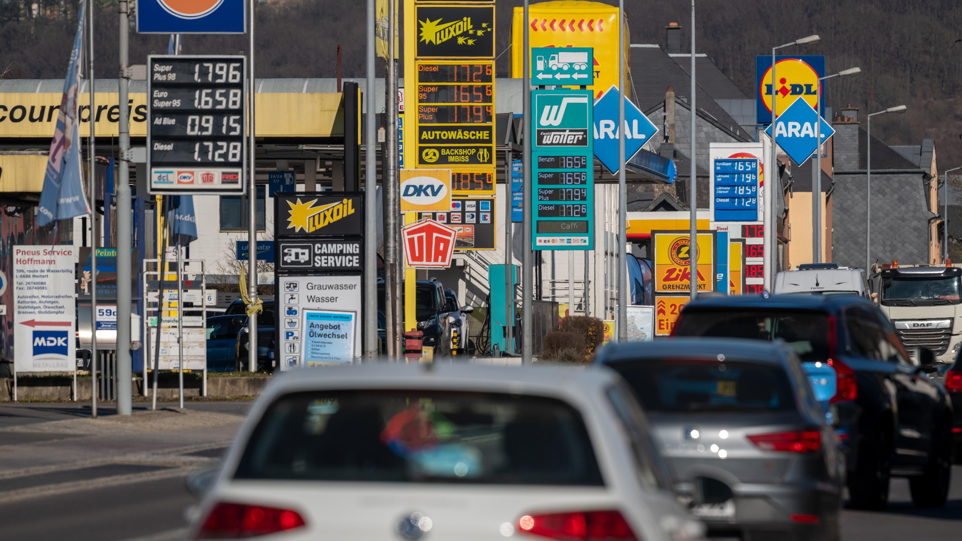 Vor den Pfingstferien sinken die Preise für Benzin und Diesel in Luxemburg.