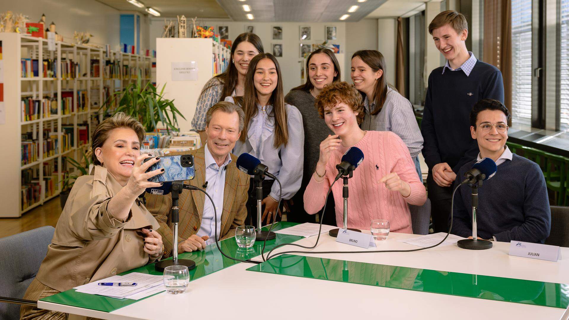 Selfie Time! Das Interview fand in der Bibliothek der Europäischen Schule Luxemburg II in Bartringen statt.