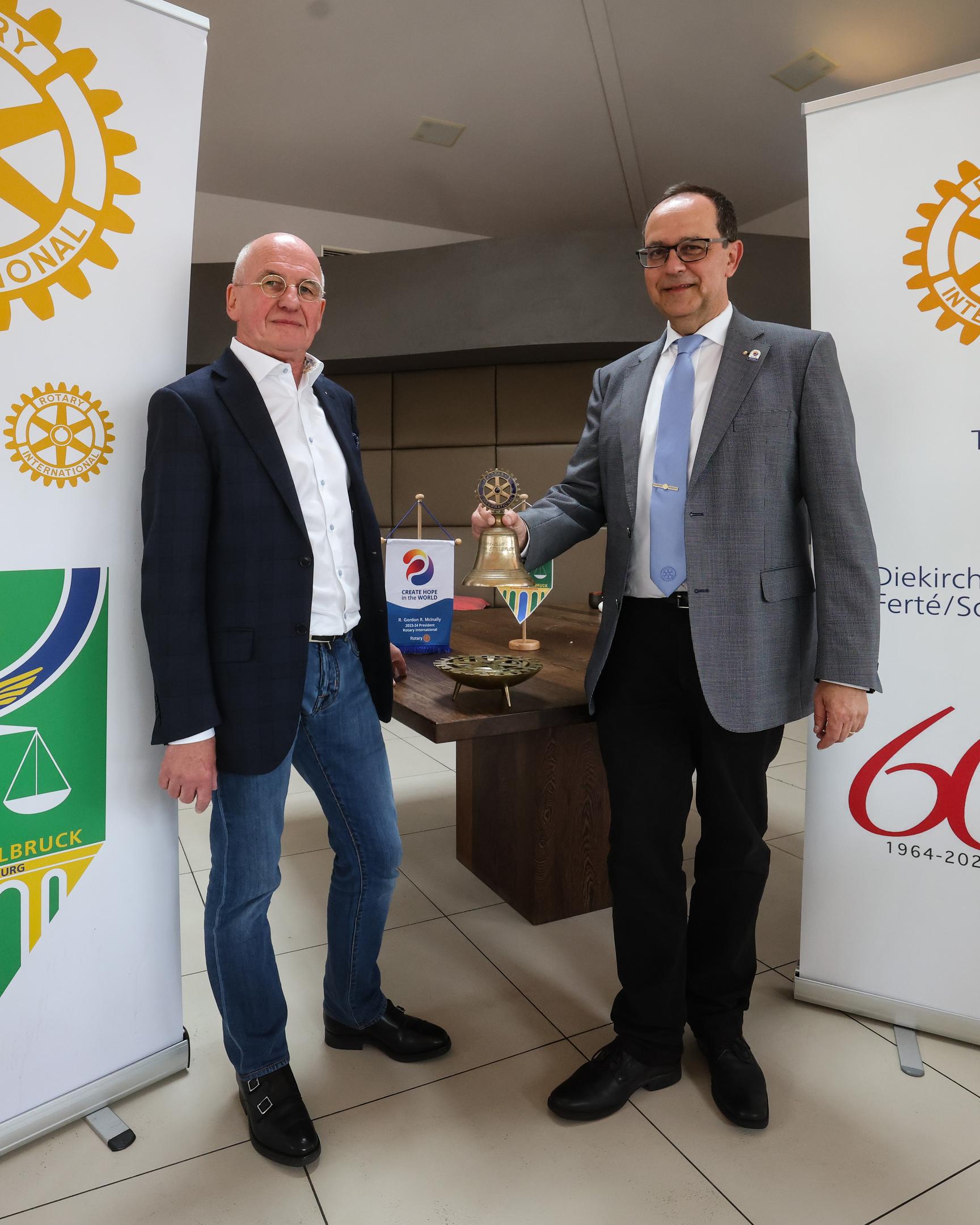 Im Norden des Landes wurde vor 60 Jahren der Rotary Club Diekirch-Ettelbrück gegründet. Serviceprojekt-Leiter Dr. Fernand Grunig und Präsident Georges Thielen (v.l.n.r.) geben Einblicke in Vereinsgeschichte und -gegenwart.