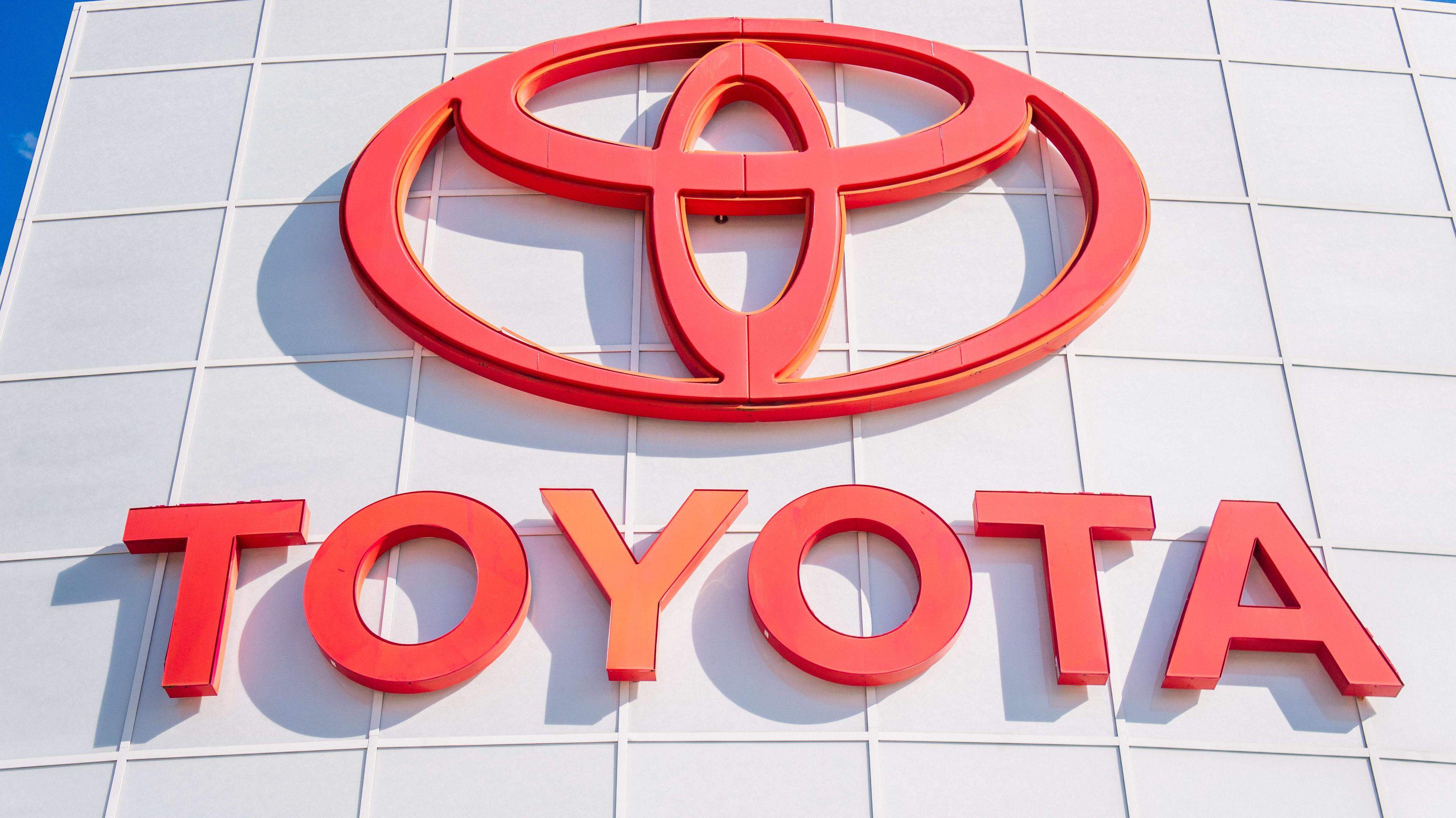 HOUSTON, TEXAS - JANUARY 04: A Toyota sign is displayed at a dealership on January 04, 2022 in Houston, Texas. Toyota Motor Corp has been ranked the No. 1 automaker in America after surpassing General Motors in auto sales for the first time since 1931. Automakers reported Toyota having sold 2.332 million vehicles in the United States, in 2021, compared to 2.218 million for General Motors.   Brandon Bell/Getty Images/AFP
== FOR NEWSPAPERS, INTERNET, TELCOS & TELEVISION USE ONLY ==