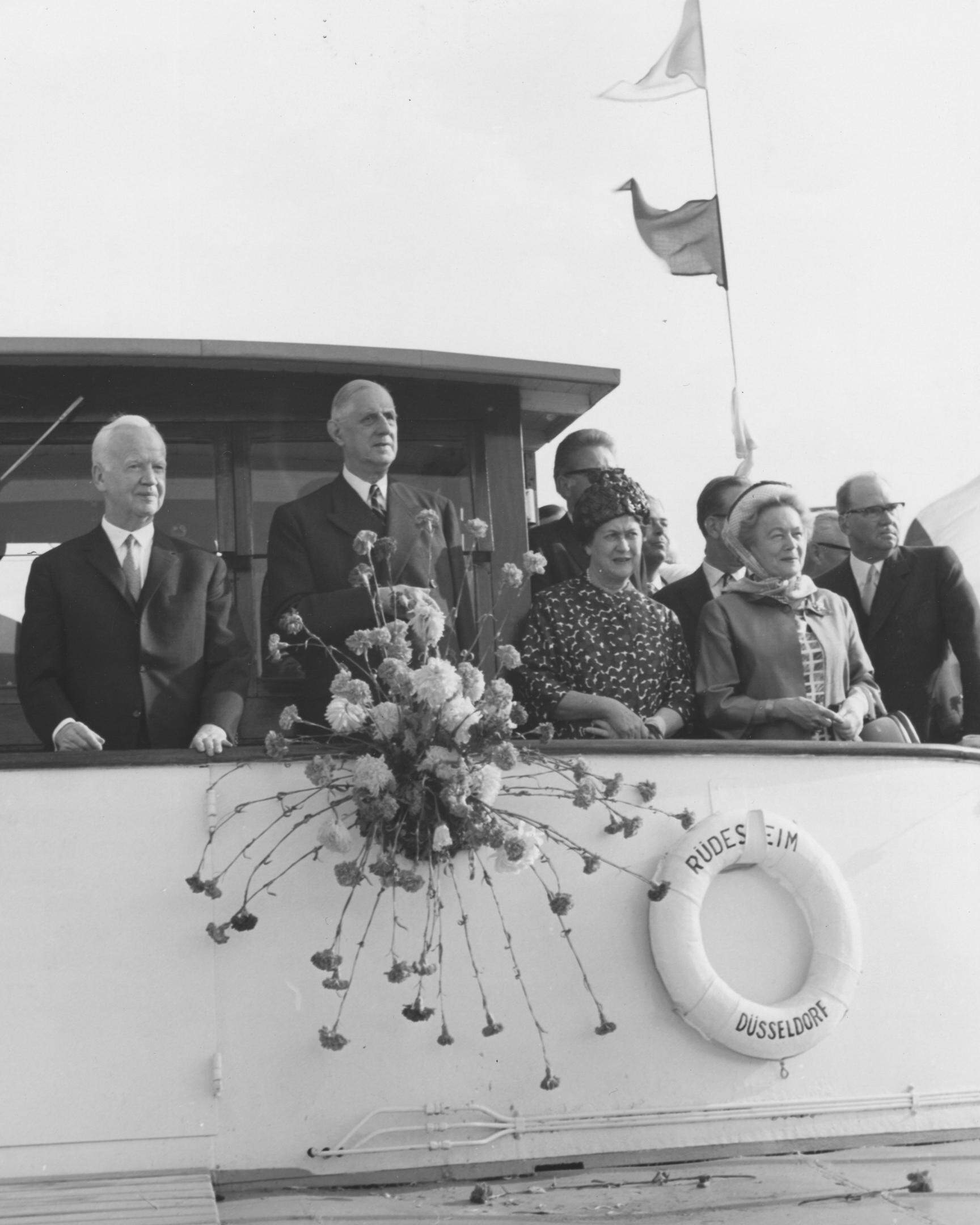 Die drei Staatsoberhäupter, Großherzogin Charlotte, der deutsche Präsident, Heinrich Lübke, und der französische Staatschef, Charles de Gaulle (v. l. n. r.), bei der Einweihung der neuen Wasserstraße.  