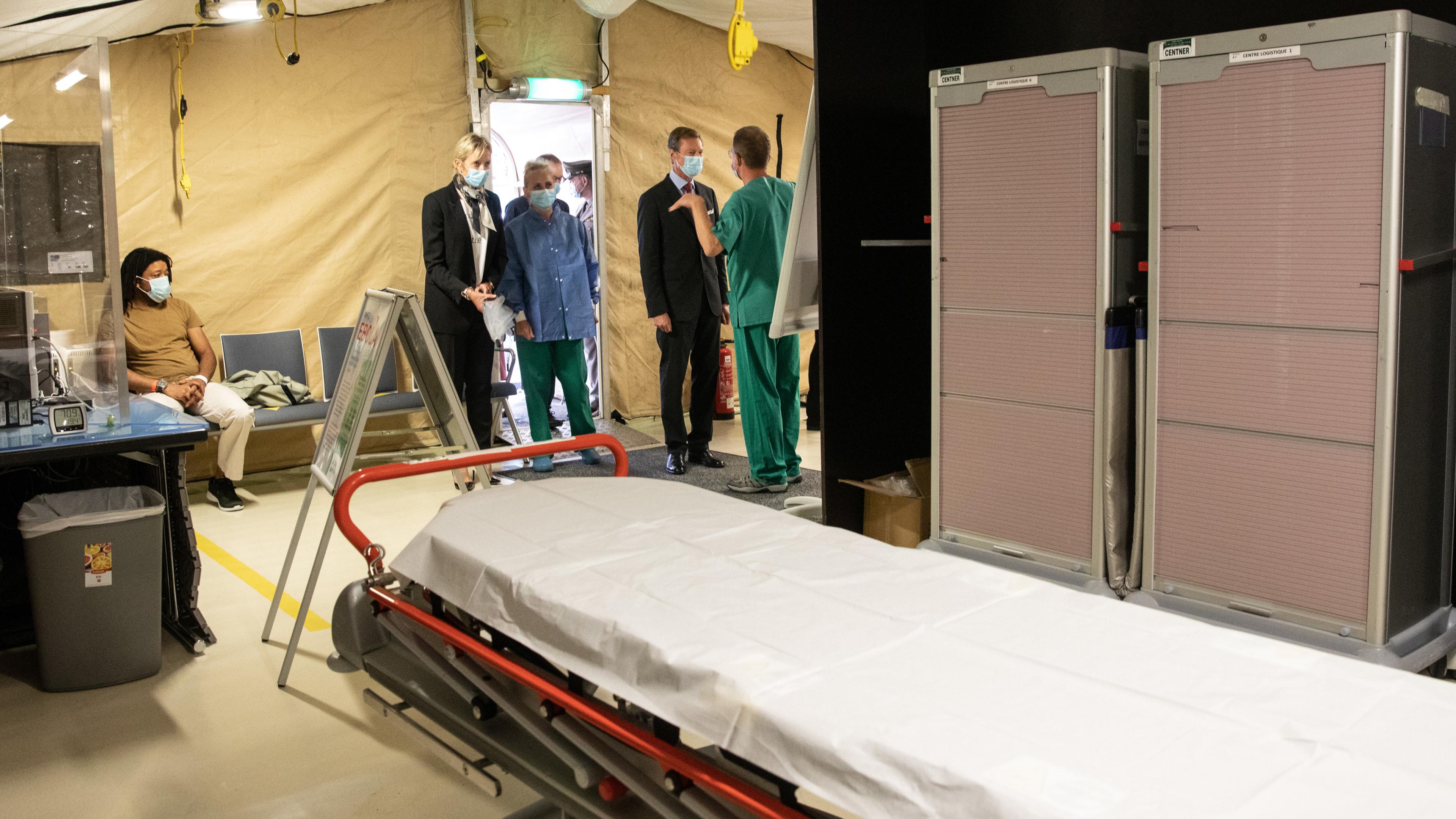 In diesem Zelt werden Patienten mit Verdacht auf Covid-19 zuerst empfangen.