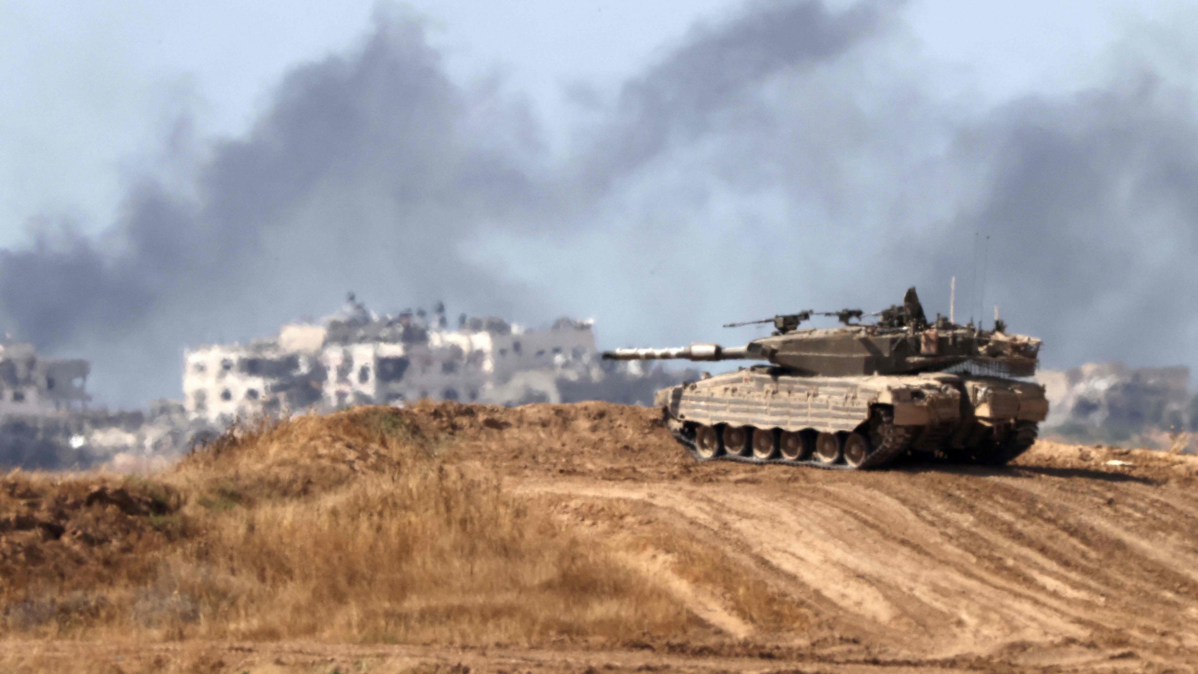 Ein israelischer Kampfpanzer in der Nähe des Gazastreifens. 