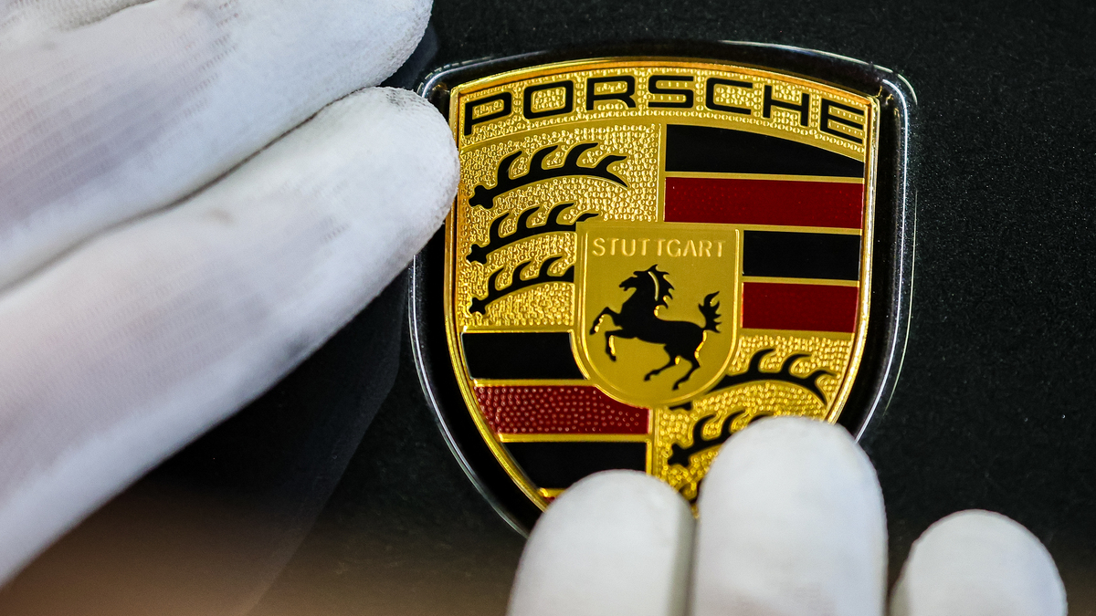 Porsche to raise top model prices by 20%
