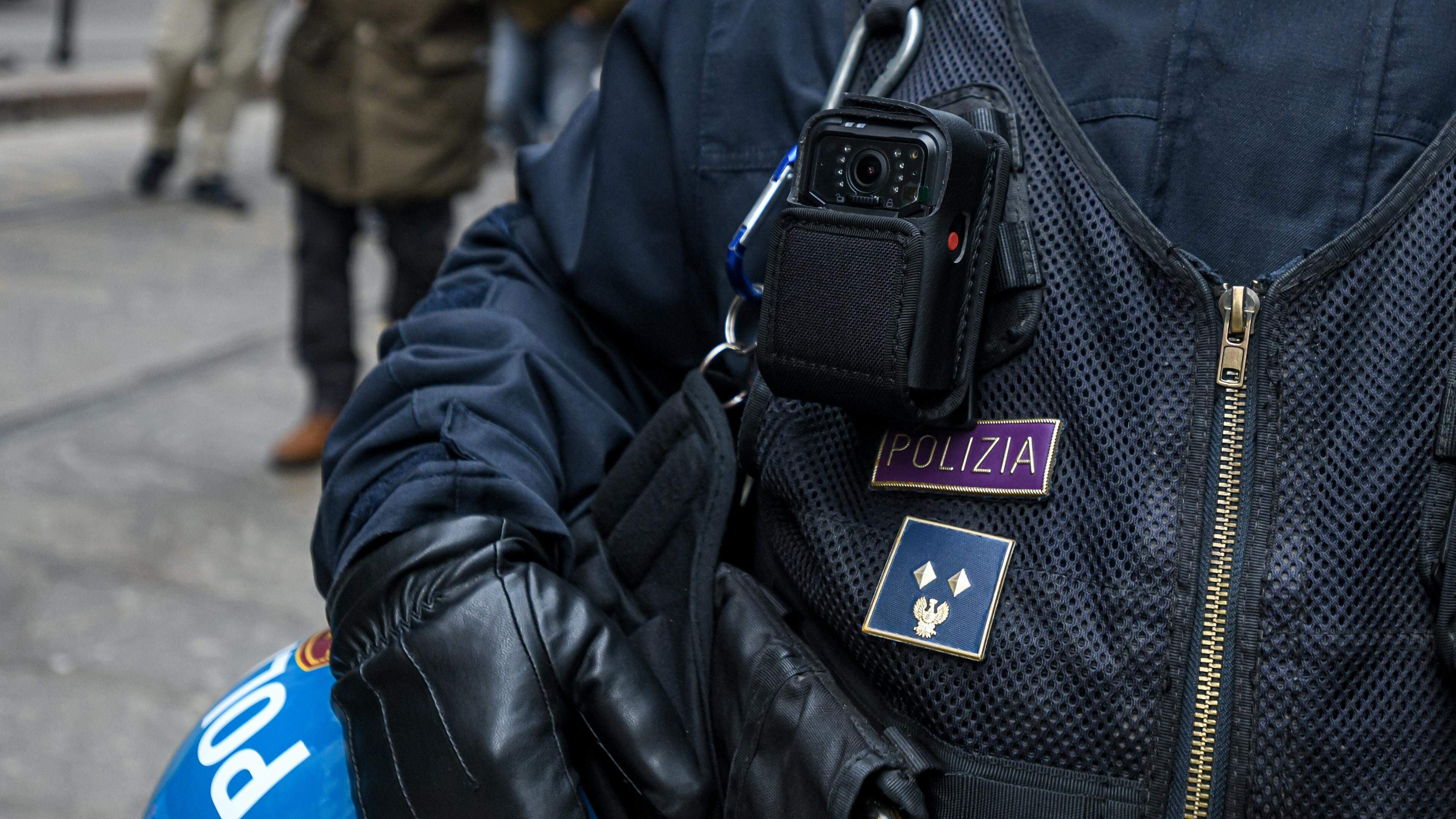Police bodycams are already standard equipment in many countries. On the one hand, they serve to preserve evidence and, on the other, their very existence helps to de-escalate the situation.