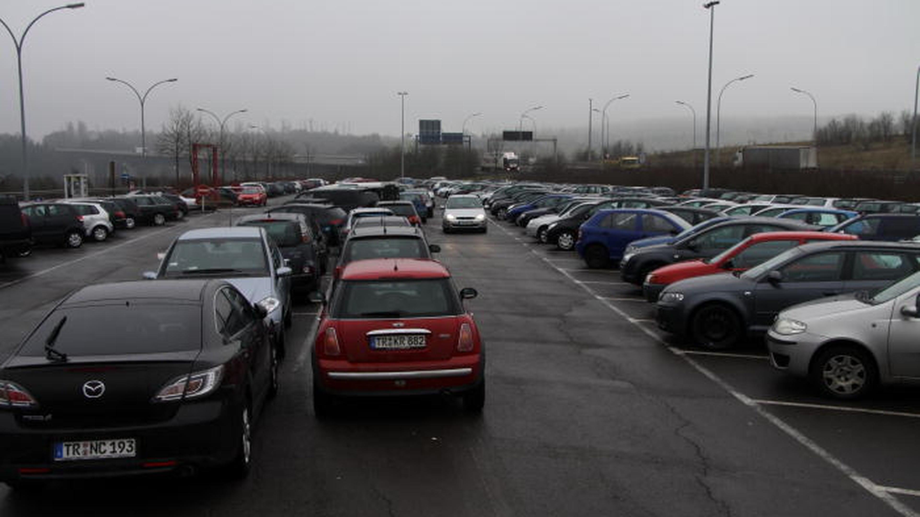 Plettenberg: Kennzeichenerfassung: Auf diesem Parkplatz im MK wird zu  langes Parken teuer