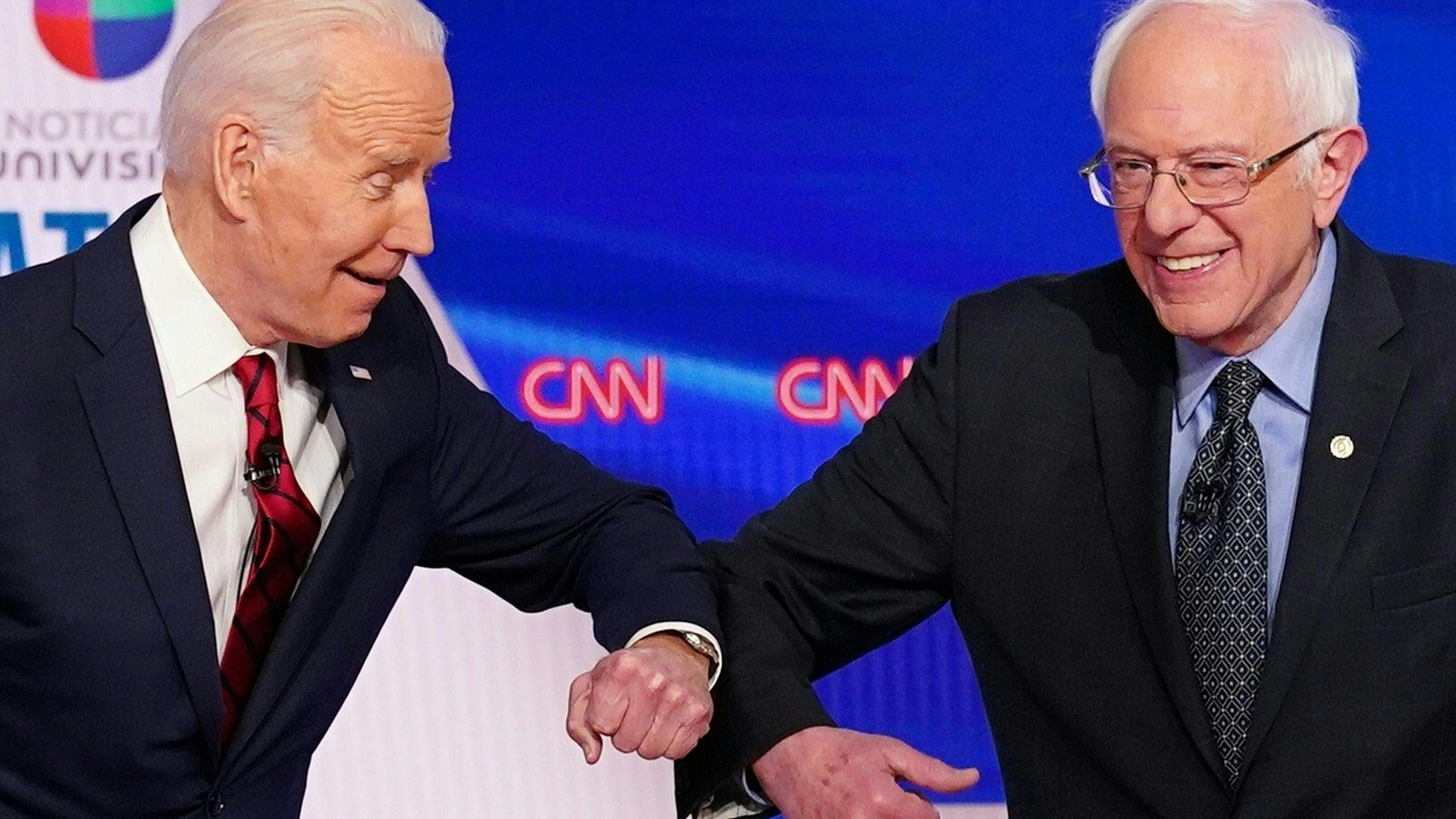Der ehemalige Vizepräsident Joe Biden (L) und Senator Bernie Sanders (Vermont).