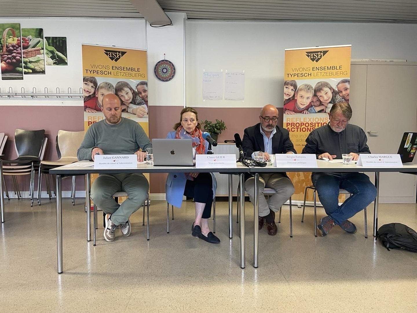 Verwaltungsratsmitglied Julien Gannard, ASTI-Vizepräsidentin Claire Geier, der politische Sprecher der Vereinigung, Sérgio Ferreira, und Verwaltungsratsmitglied Charles Margue bei der Pressekonferenz am Montag (v.l.n.r.).