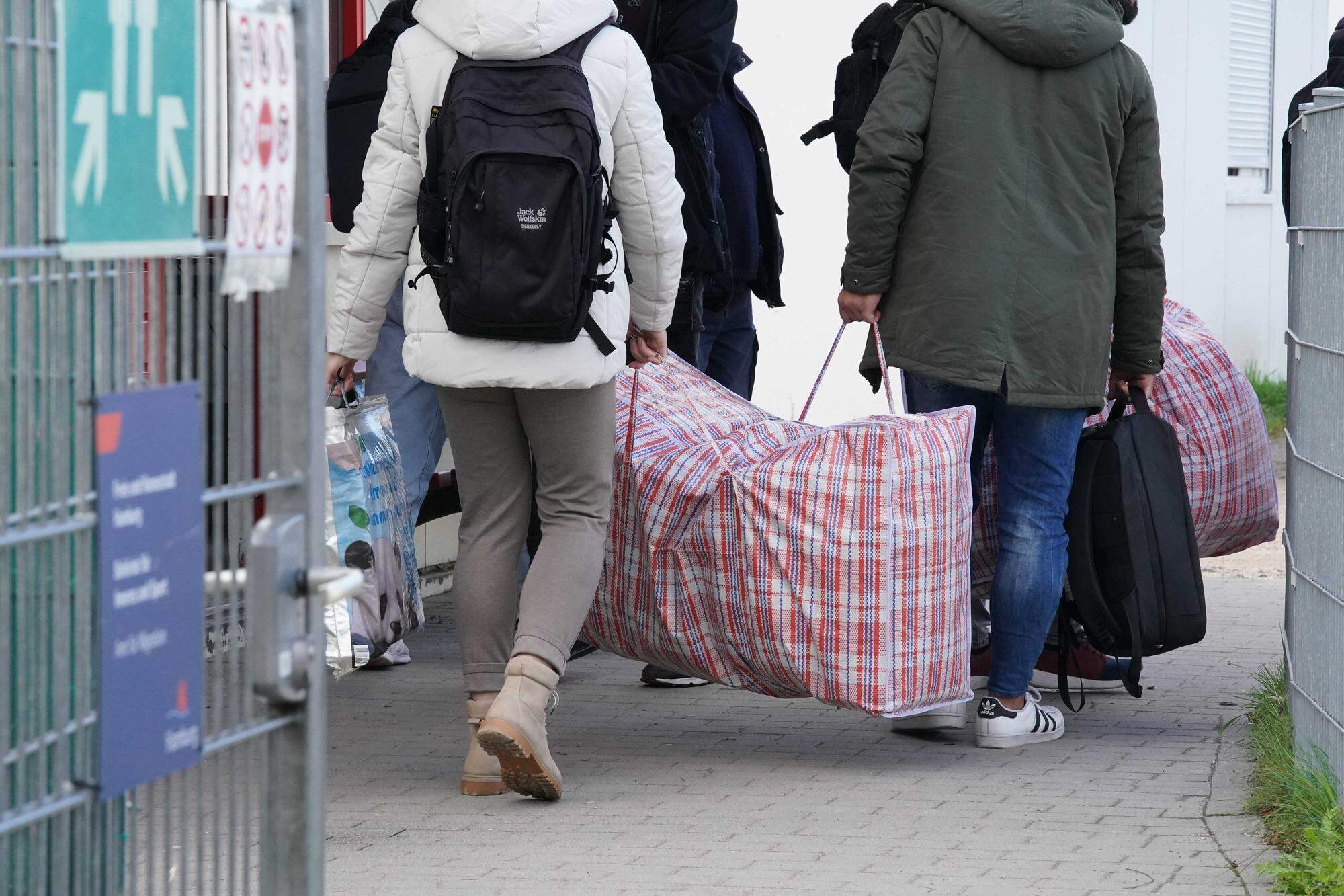 Laut dem ONA sind rund 7.300 Geflüchtete in 73 staatlichen Aufnahmestrukturen untergekommen. 