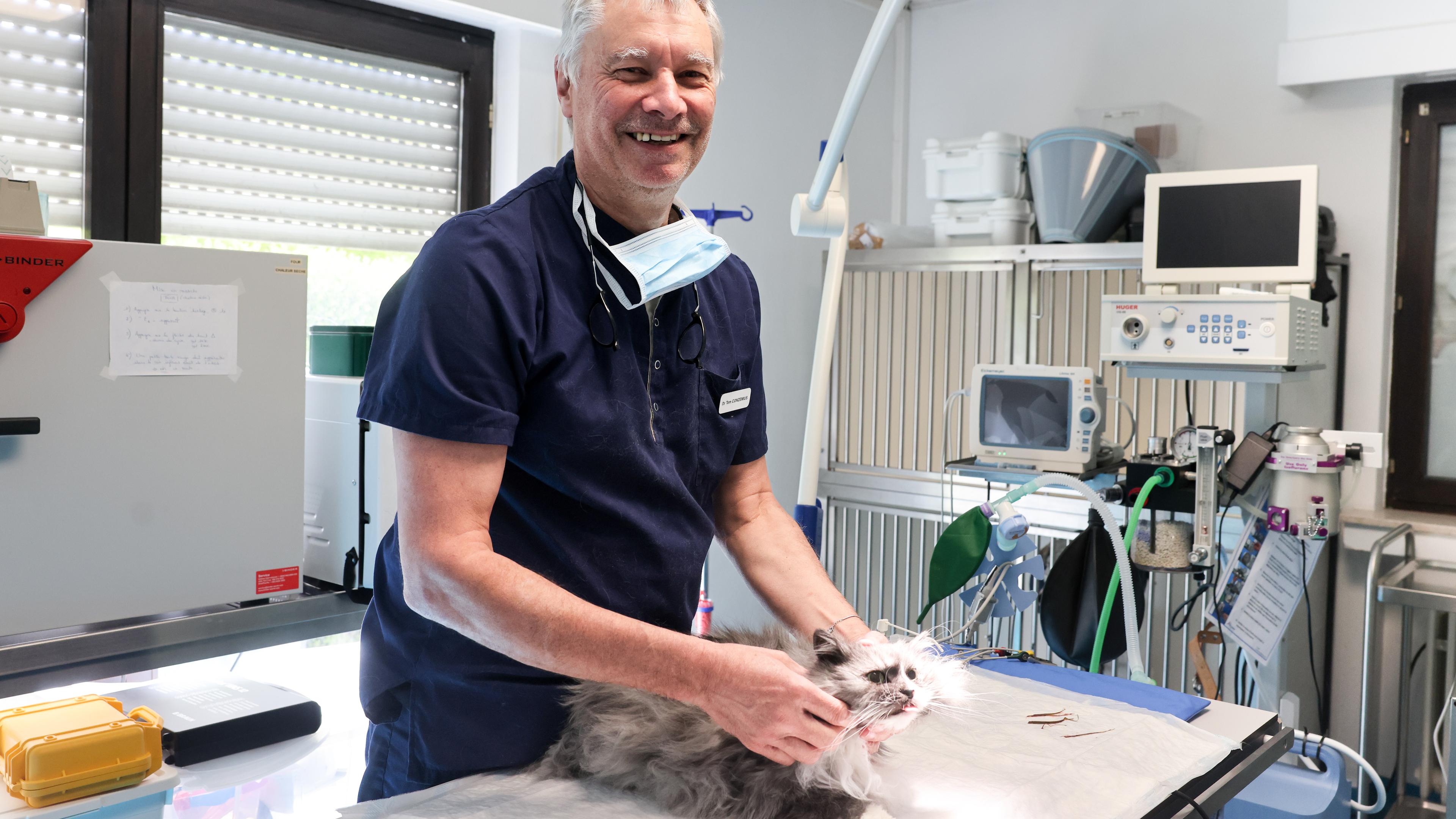 Depuis 1989, le Dr Tom Conzemius dirige la clinique vétérinaire d'urgence de Bereldange.