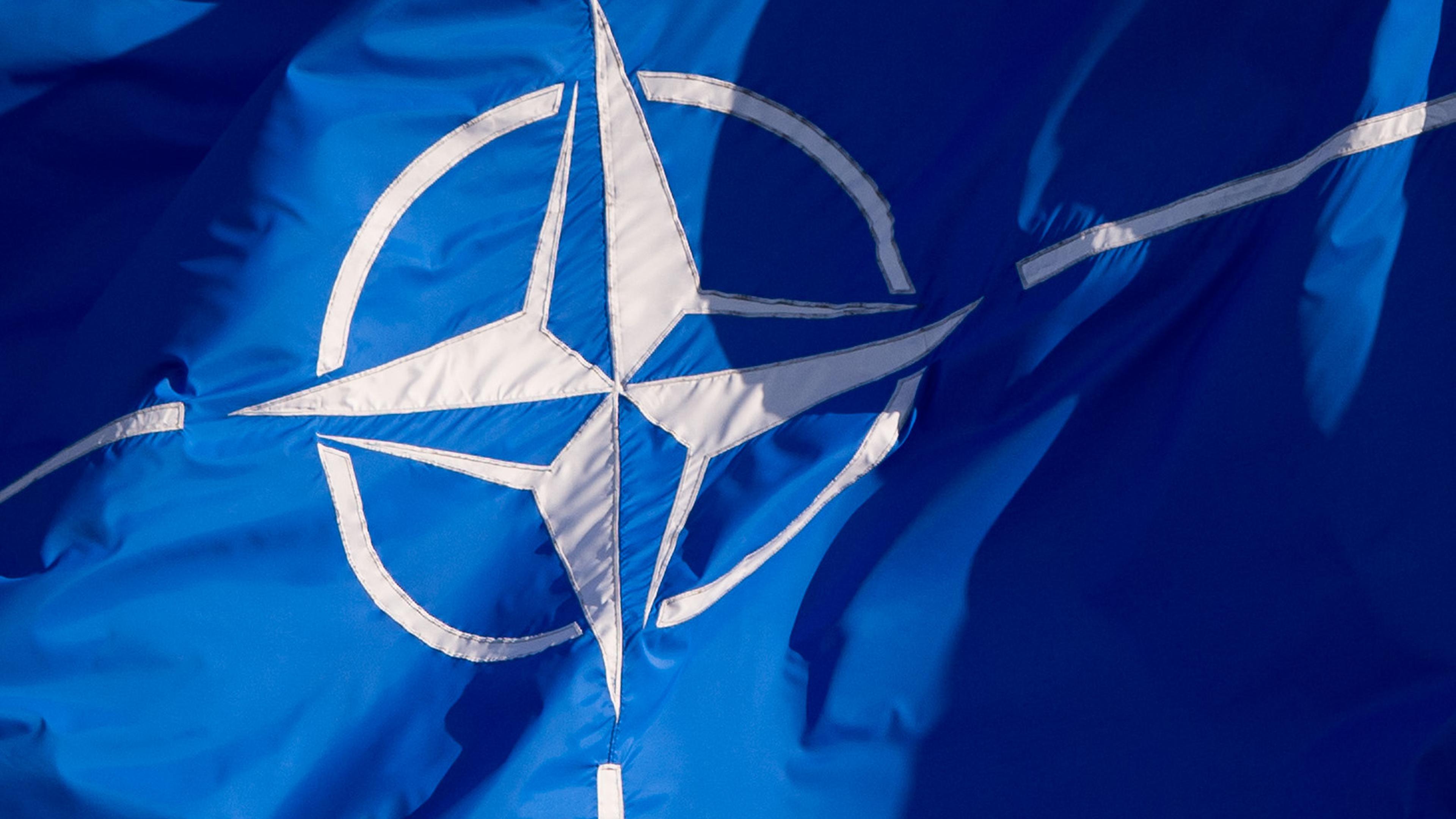 300000 нато. Североатлантический Союз НАТО. Североатлантический Альянс НАТО. Флаг НАТО. Североатлантического Альянса 1990.
