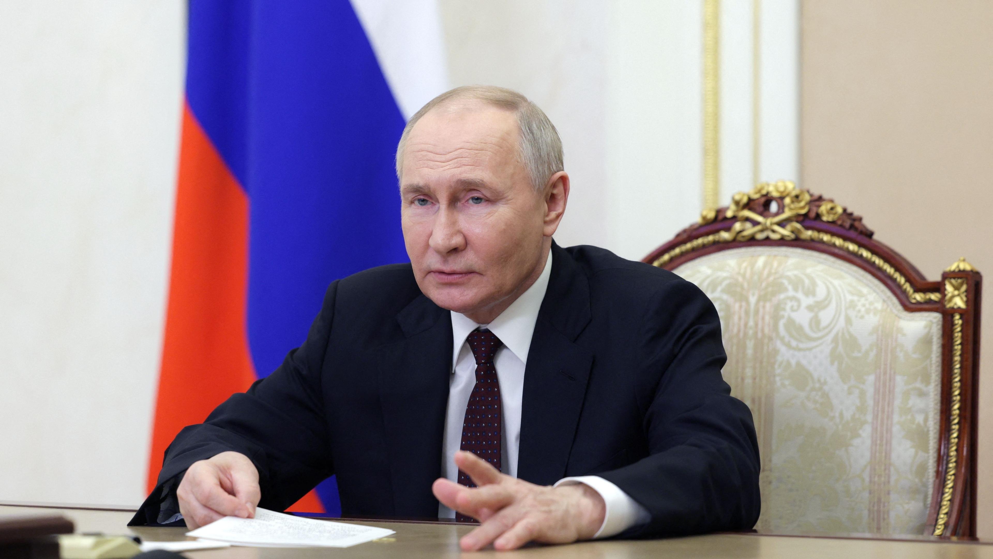 Der russische Präsident Wladimir Putin verkündet die Botschaft, dass sein Land die westlichen Sanktionen gut verkraften würde, Doch dem ist nicht so.