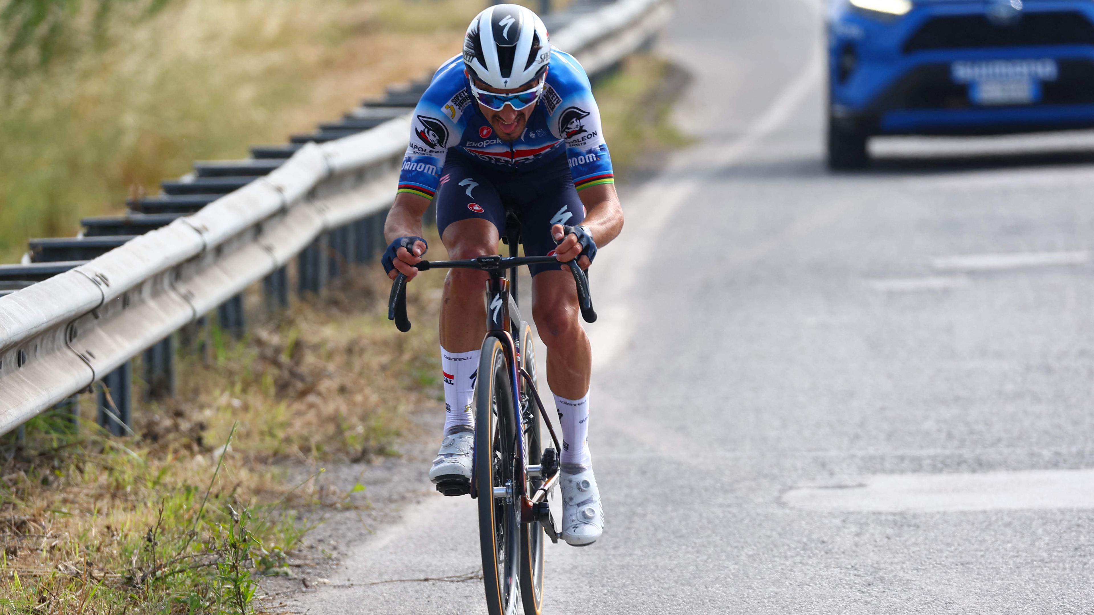 Julian Alaphilippe hat die zwölfte Giro-Etappe gewonnen.