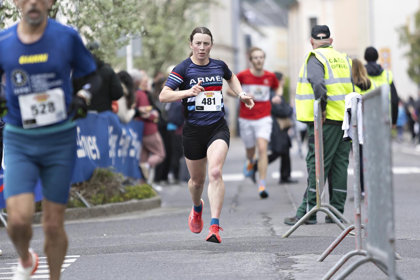 Lena Kieffer is the fastest woman at the finish line.