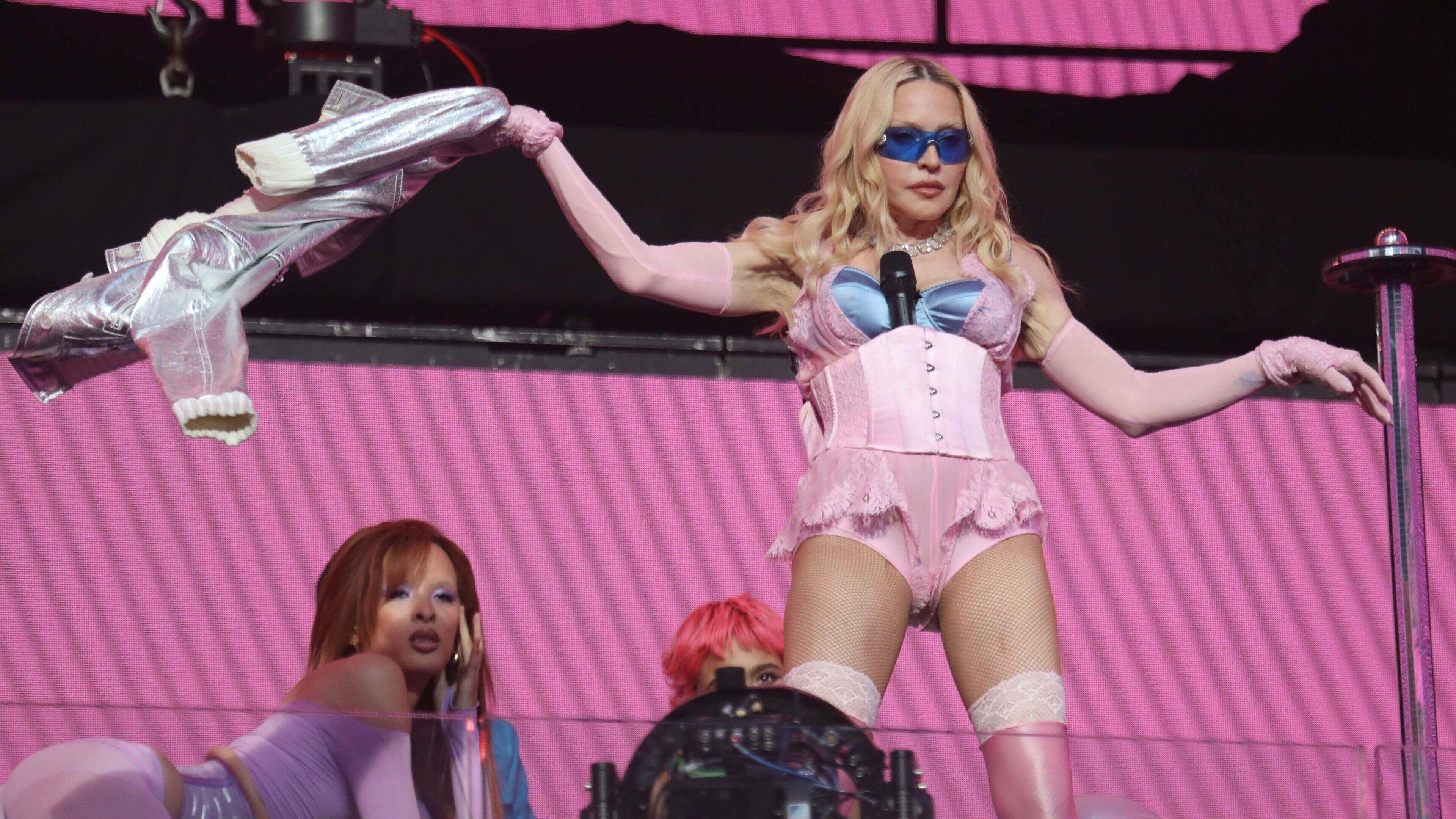 Im neuen Madonna-Video tanzen Kate Moss und Co.