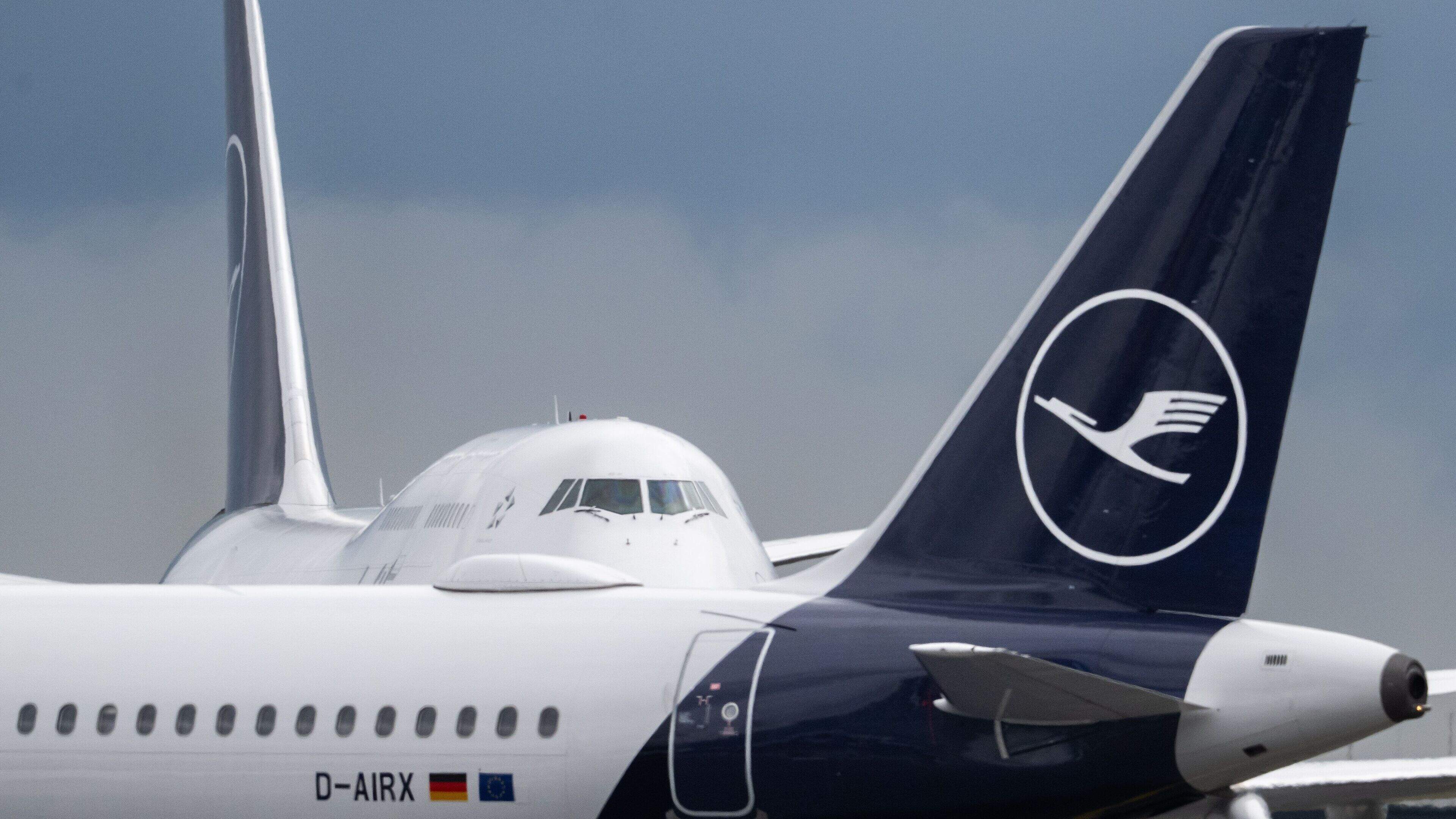 Lufthansa-Maschine knickt das Fahrwerk weg: mehrere Verletzte