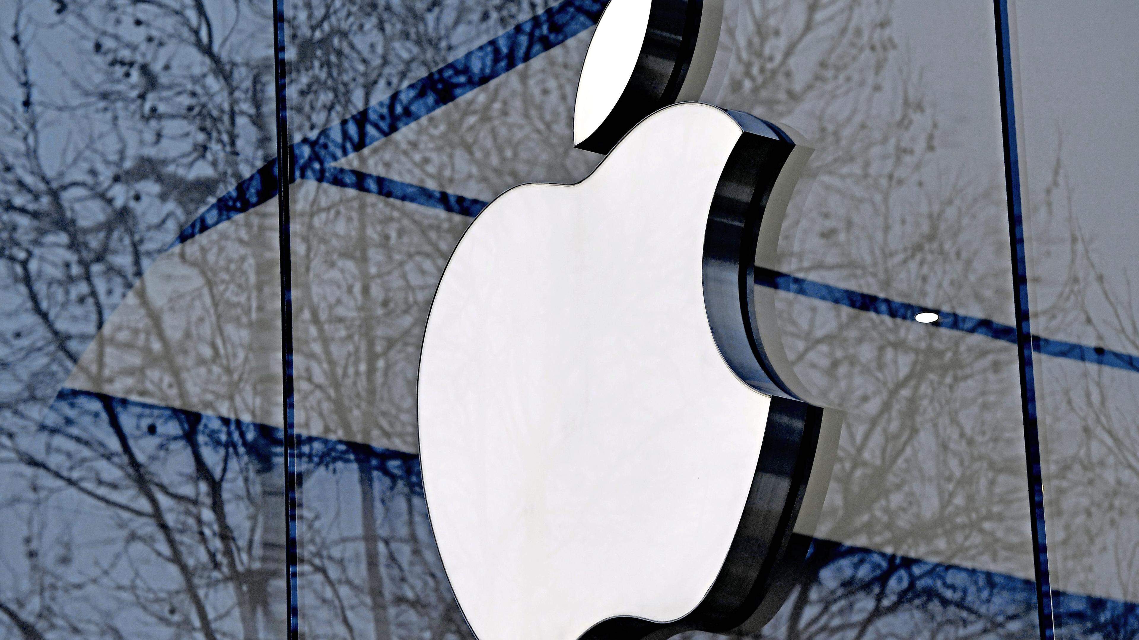 Trump calls on Apple not to shift iPhone production to India
